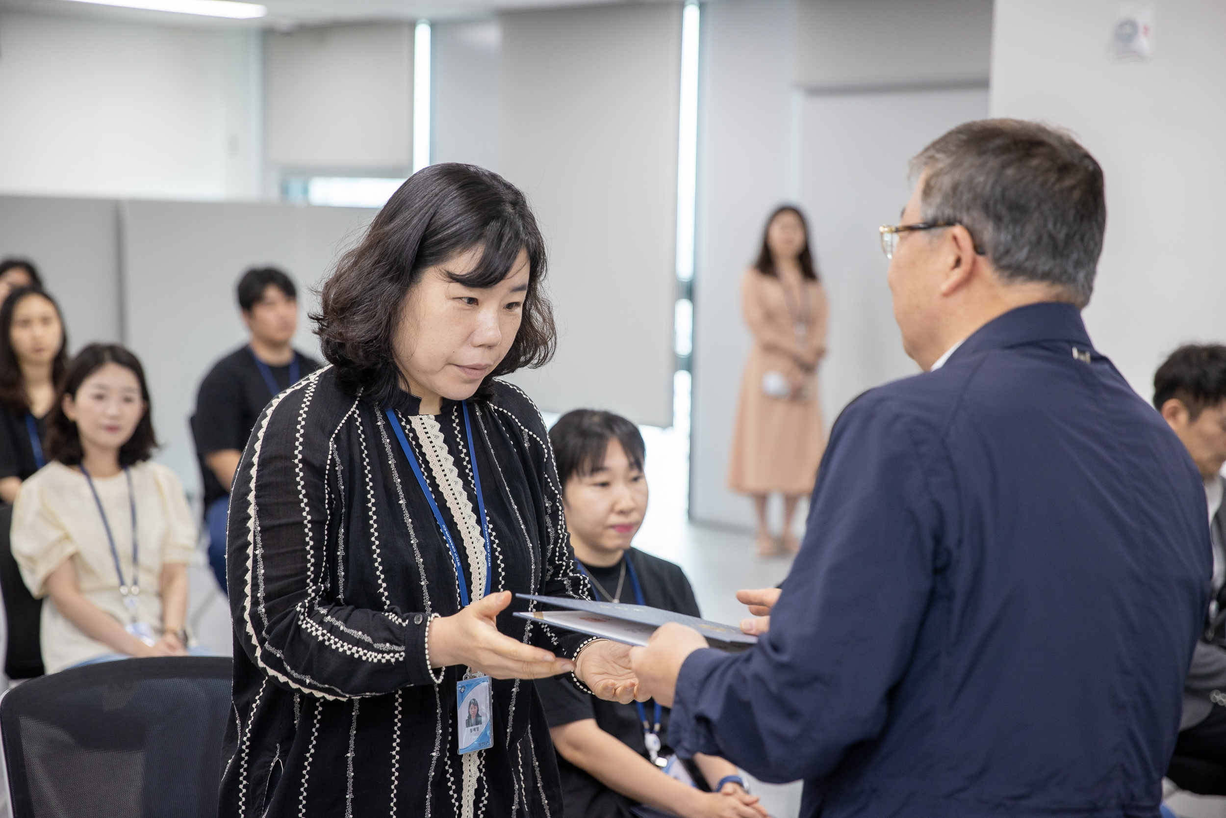 20250630-2025 하반기 정기인사 발령장 수여식 20250630-116948_L_123001.jpg