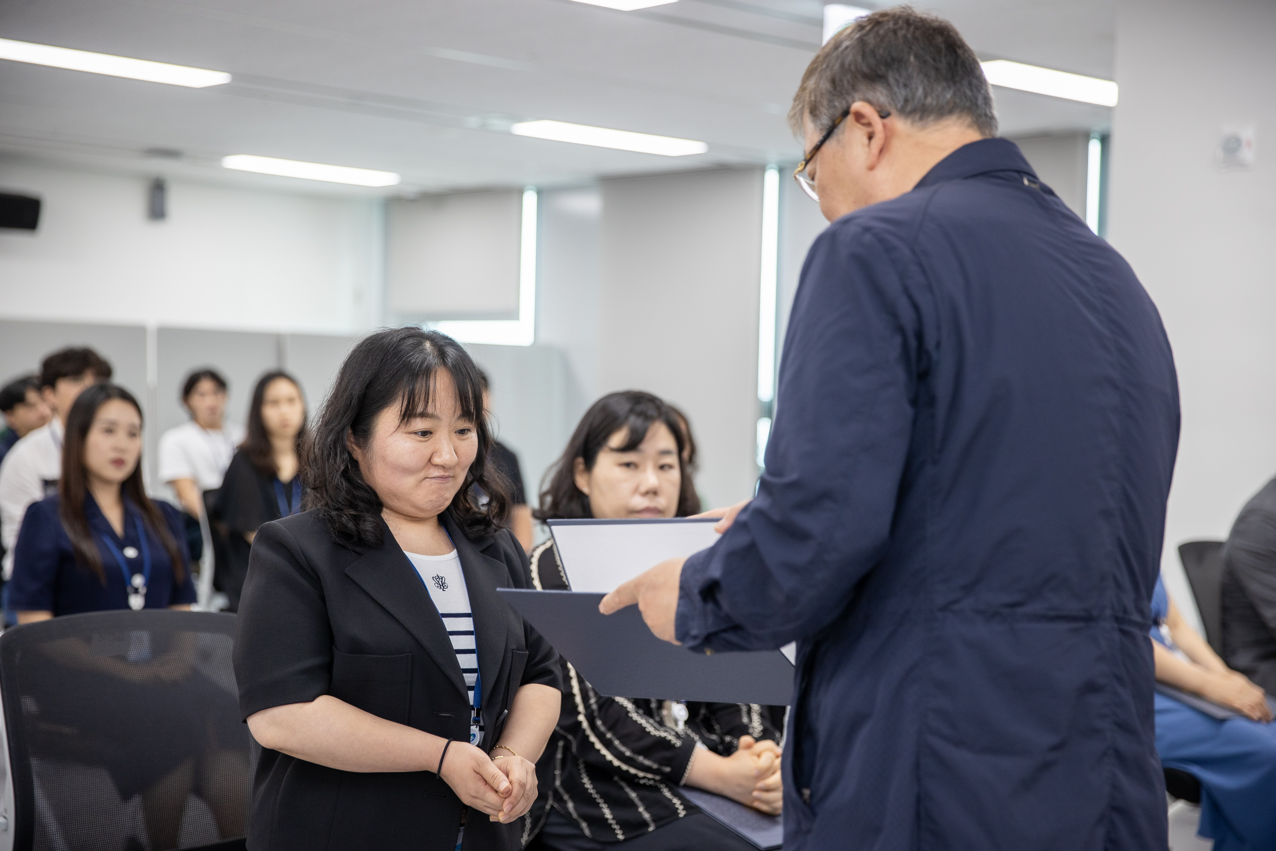 20250630-2025 하반기 정기인사 발령장 수여식 20250630-116956_L_123001.jpg