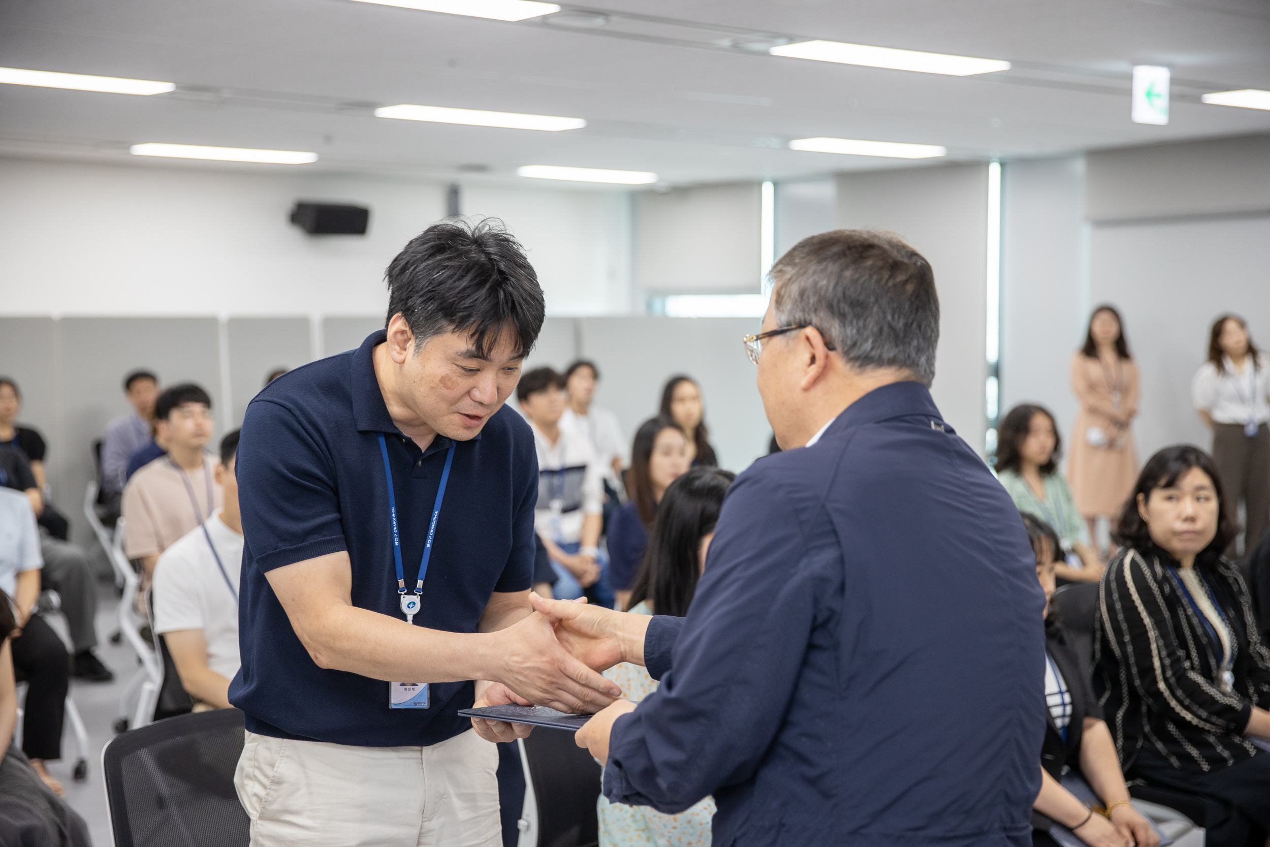 20250630-2025 하반기 정기인사 발령장 수여식 20250630-116983_L_123002.jpg