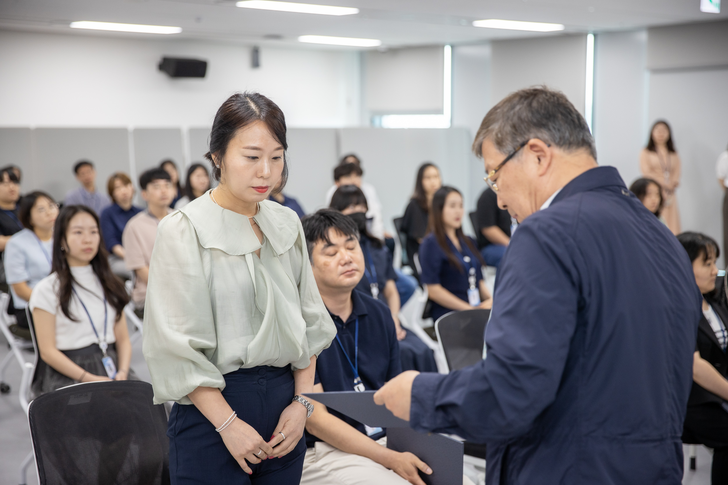 20250630-2025 하반기 정기인사 발령장 수여식 20250630-116986_L_123002.jpg