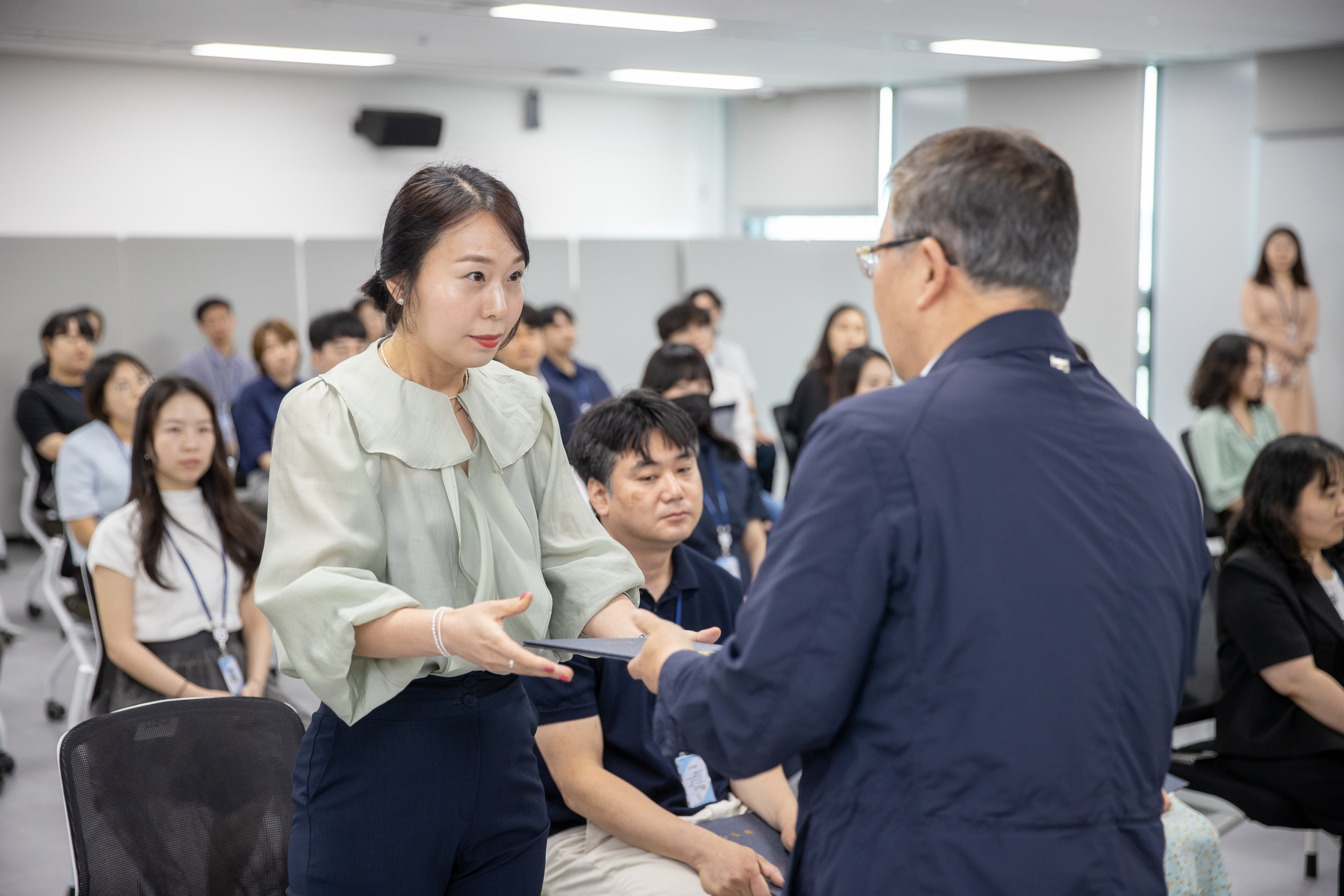 20250630-2025 하반기 정기인사 발령장 수여식 20250630-116993_L_123002.jpg