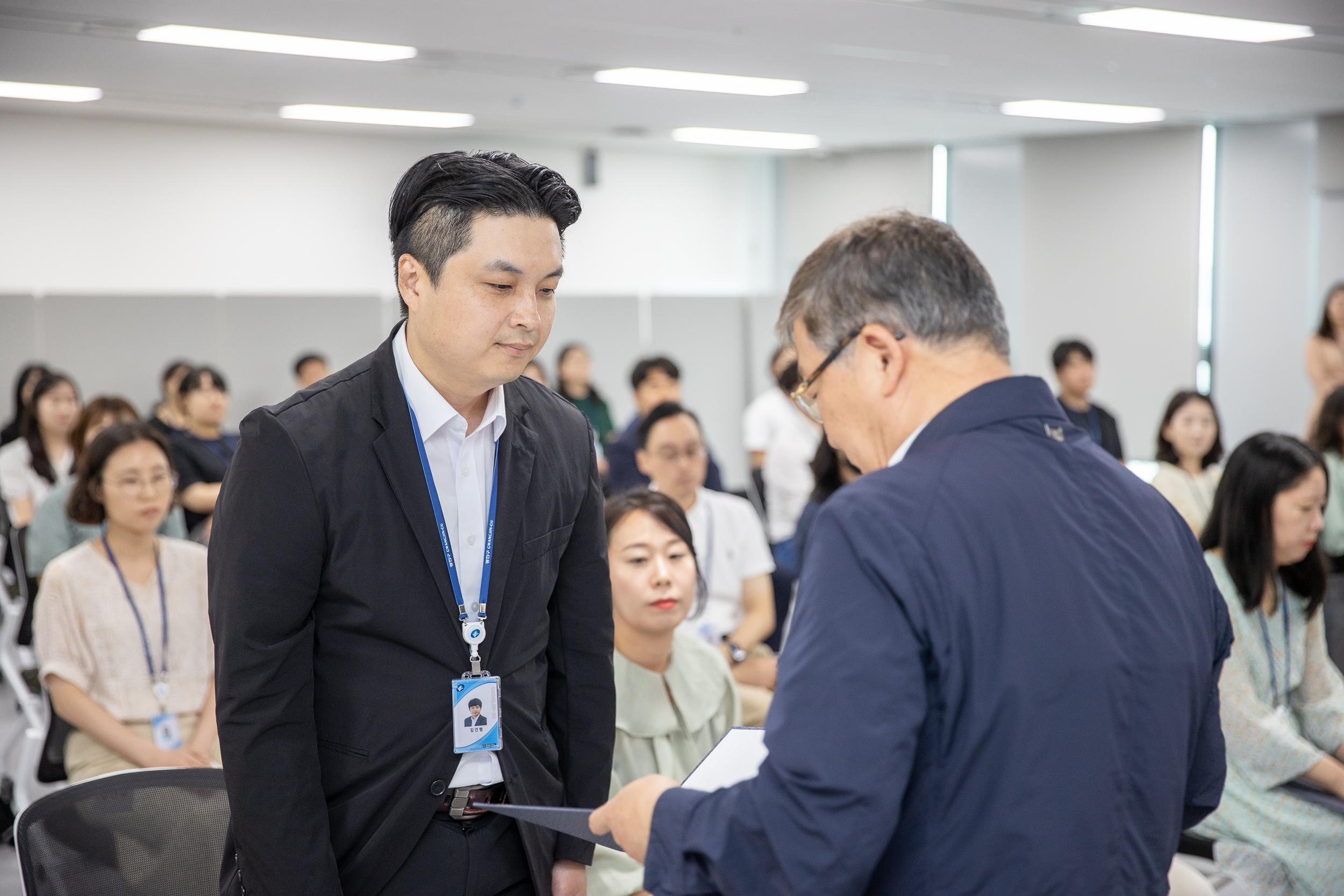 20250630-2025 하반기 정기인사 발령장 수여식 20250630-116998_L_123002.jpg