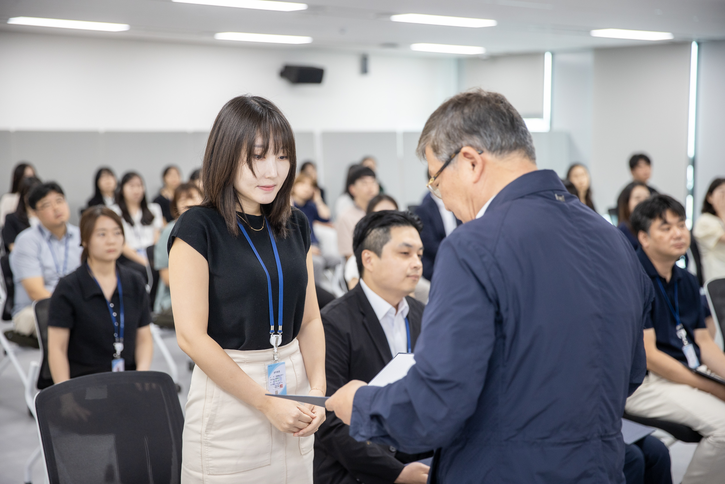 20250630-2025 하반기 정기인사 발령장 수여식 20250630-117009_L_123002.jpg