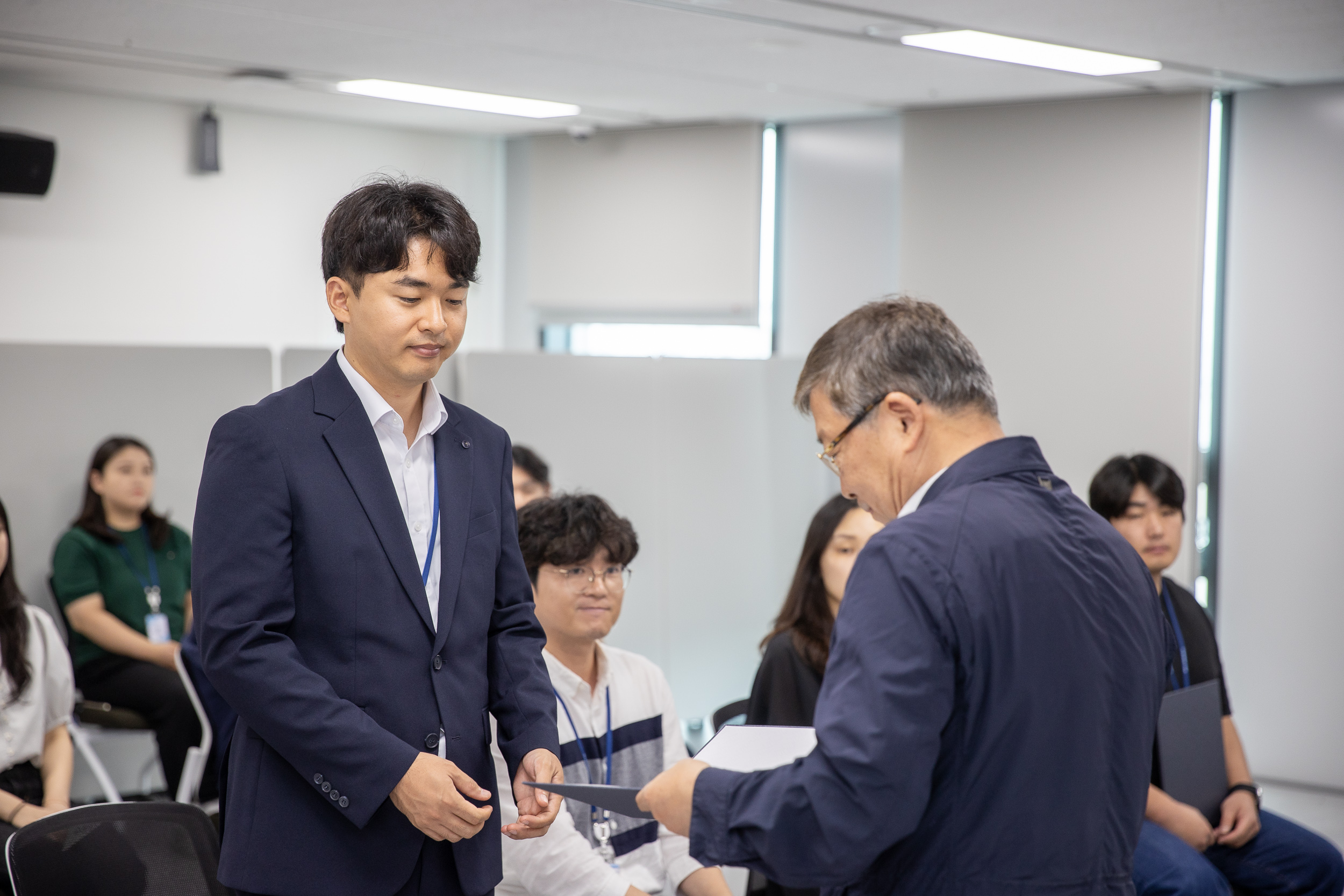 20250630-2025 하반기 정기인사 발령장 수여식 20250630-117145_L_123003.jpg