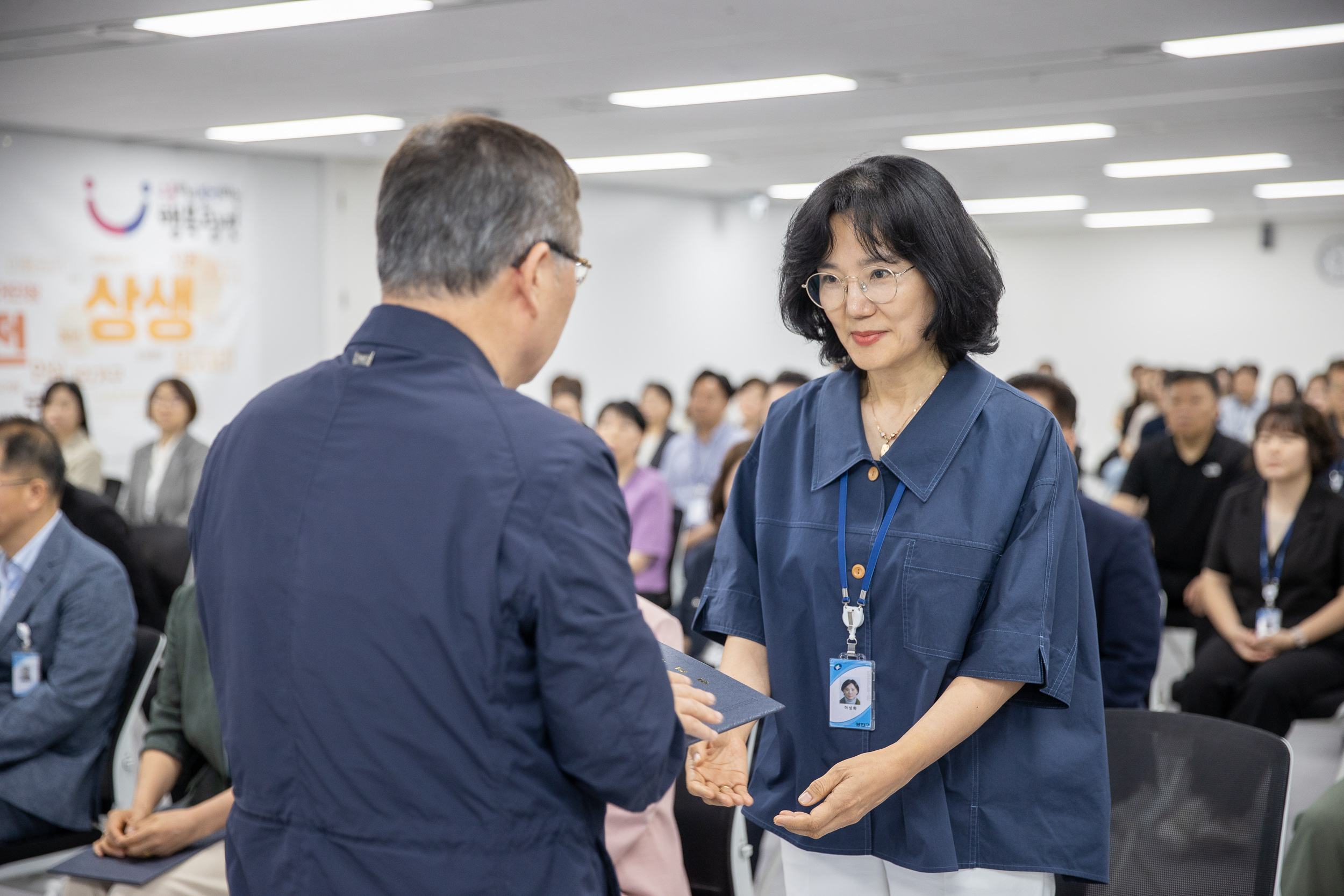 20250630-2025 하반기 정기인사 발령장 수여식 20250630-116379_L_122957.jpg