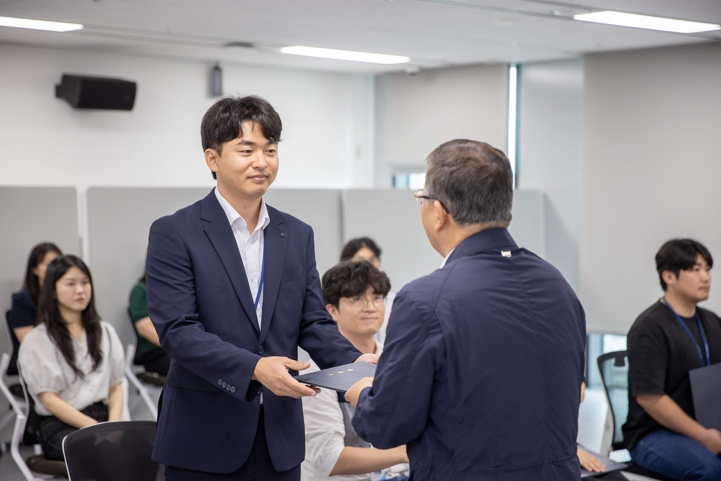 20250630-2025 하반기 정기인사 발령장 수여식 20250630-117149_L_123003.jpg