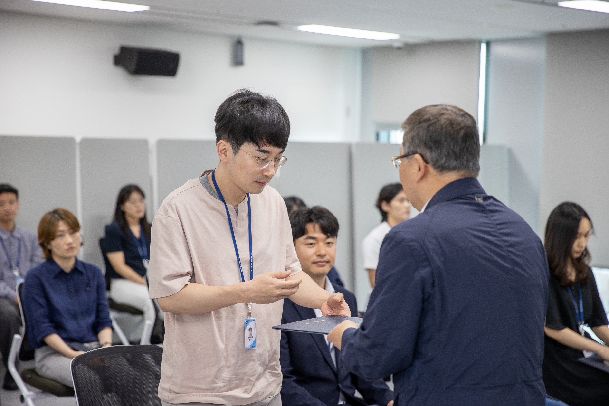 20250630-2025 하반기 정기인사 발령장 수여식 20250630-117160_L_123003.jpg