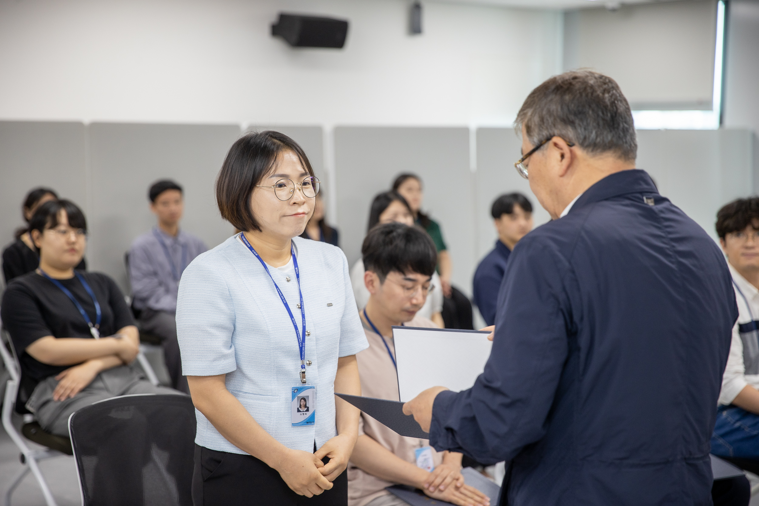 20250630-2025 하반기 정기인사 발령장 수여식 20250630-117165_L_123003.jpg