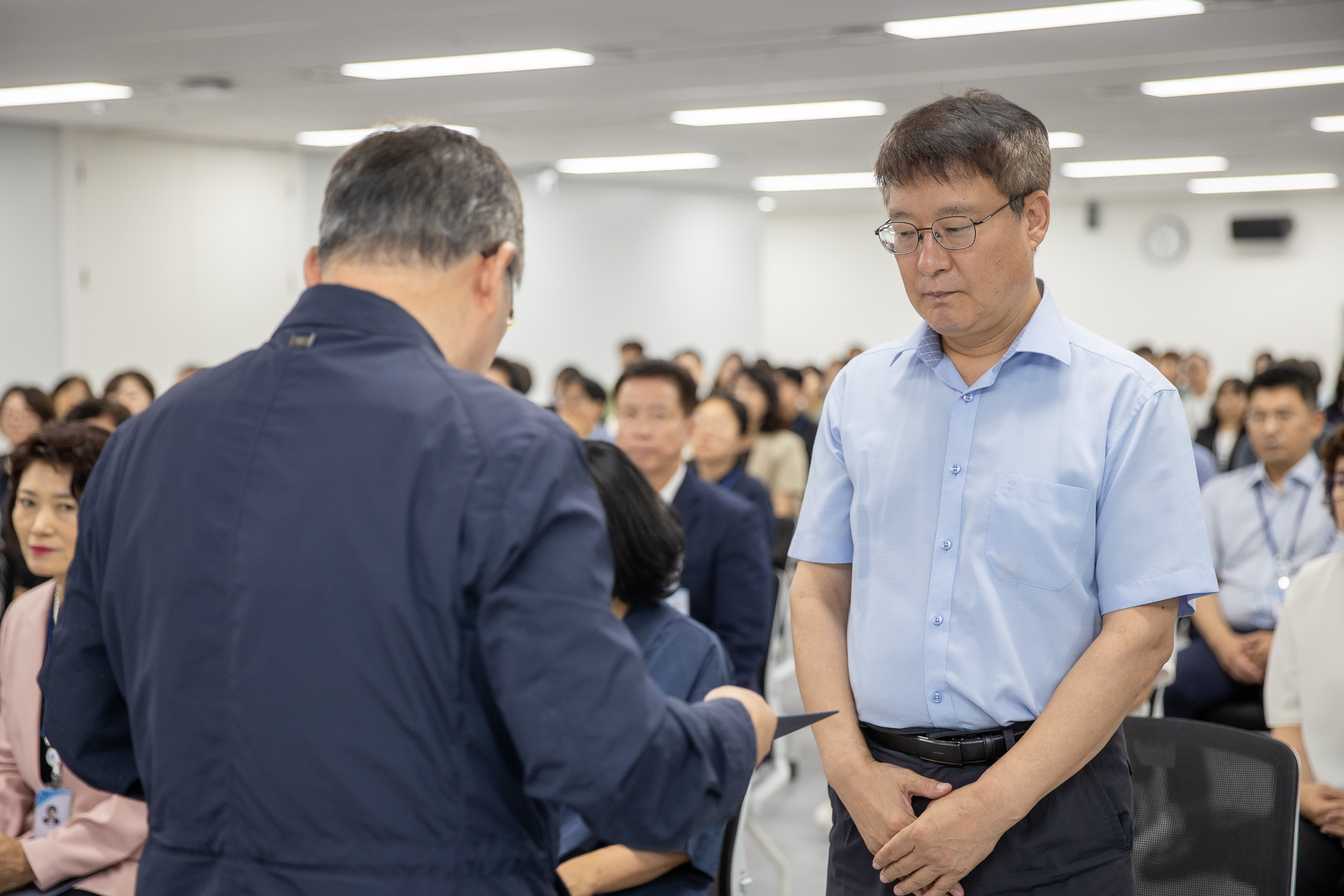 20250630-2025 하반기 정기인사 발령장 수여식 20250630-116382_L_122957.jpg