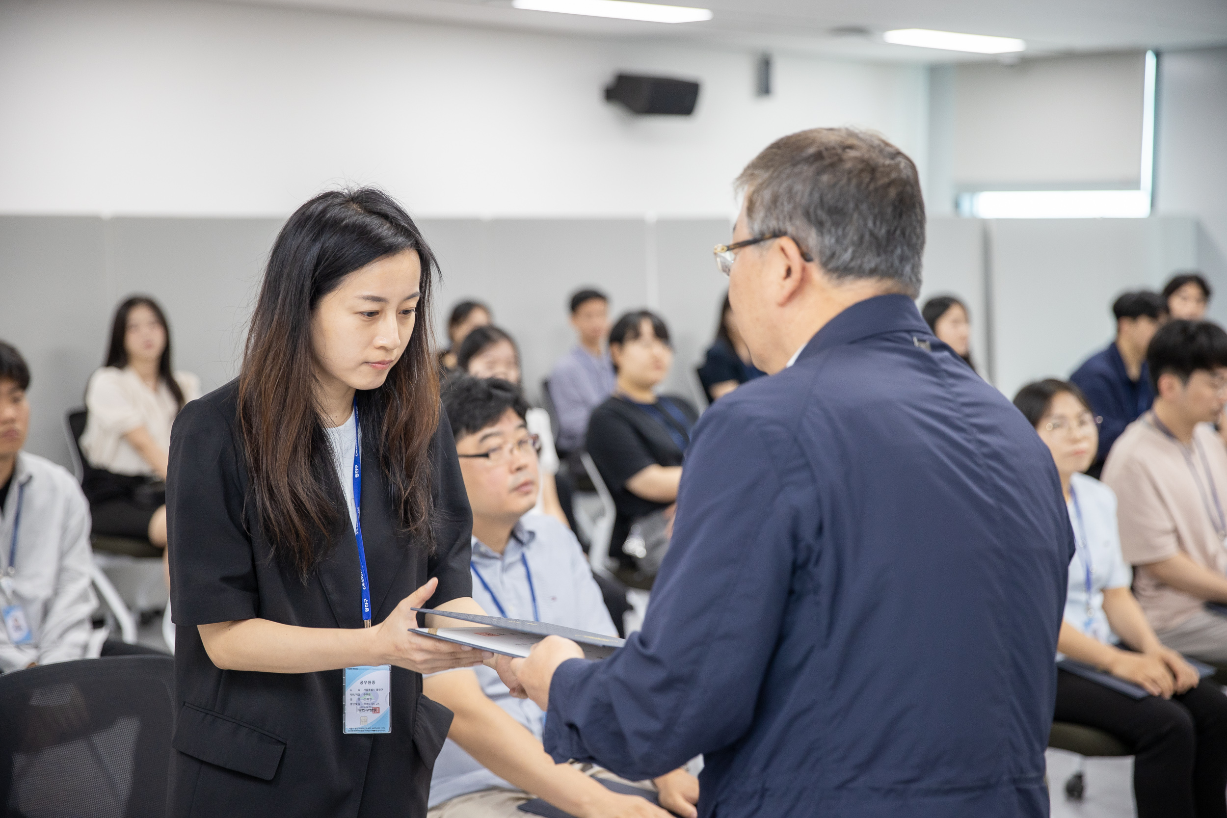 20250630-2025 하반기 정기인사 발령장 수여식 20250630-117195_L_123003.jpg
