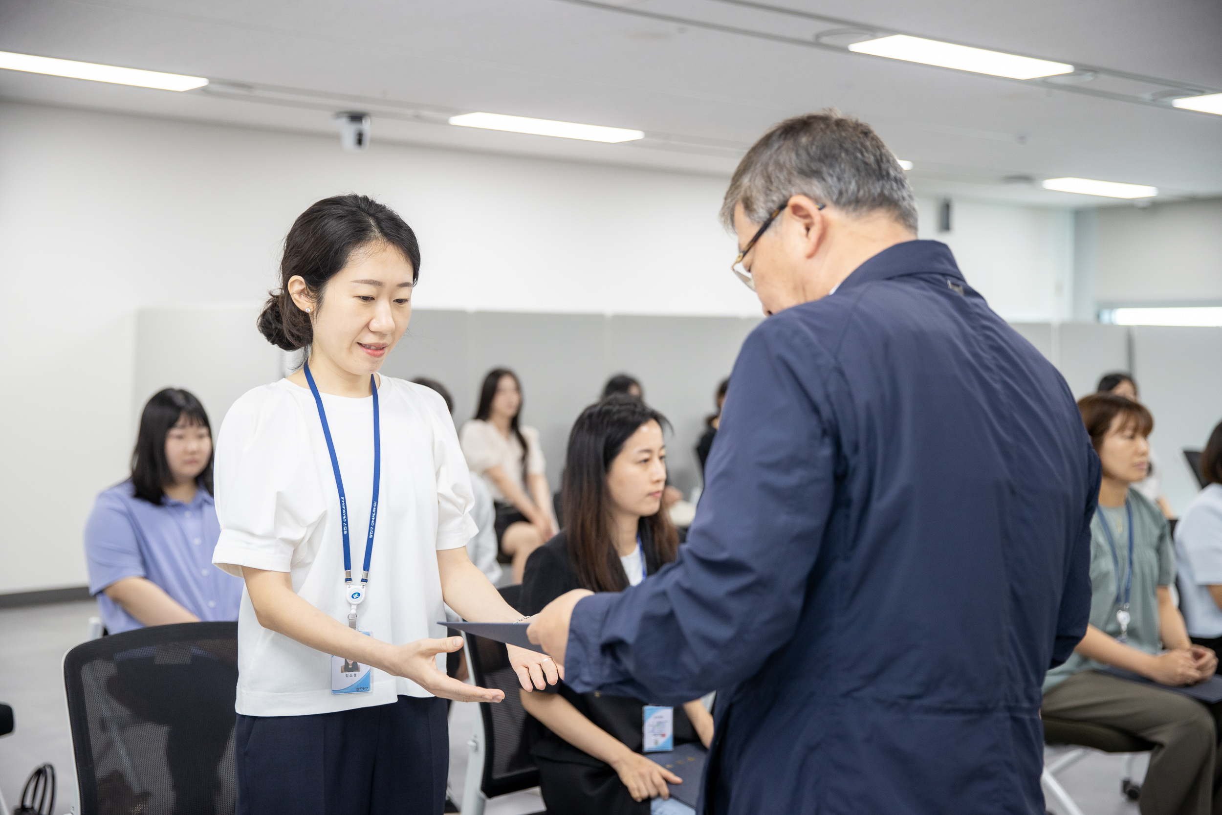 20250630-2025 하반기 정기인사 발령장 수여식 20250630-117201_L_123003.jpg