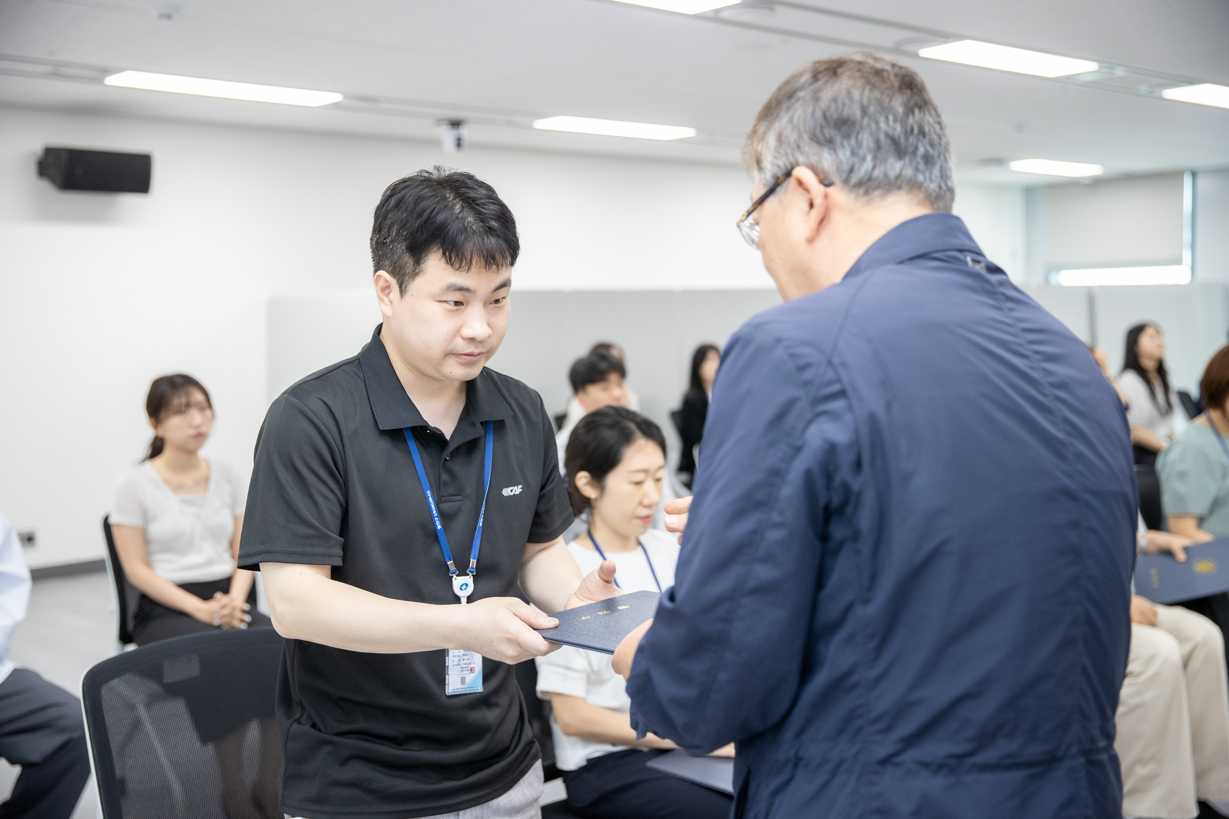 20250630-2025 하반기 정기인사 발령장 수여식 20250630-117223_L_123004.jpg