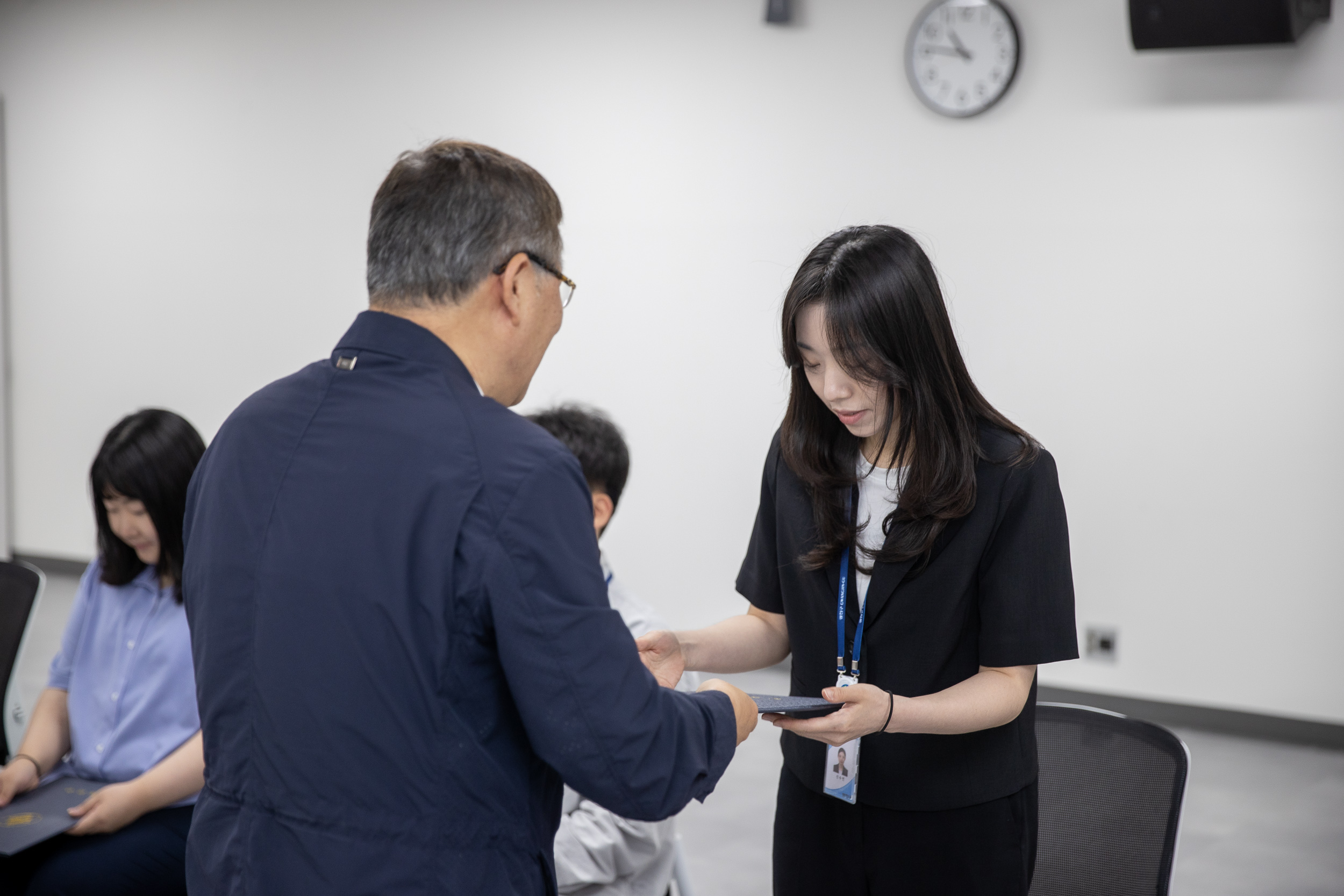 20250630-2025 하반기 정기인사 발령장 수여식 20250630-117277_L_123004.jpg