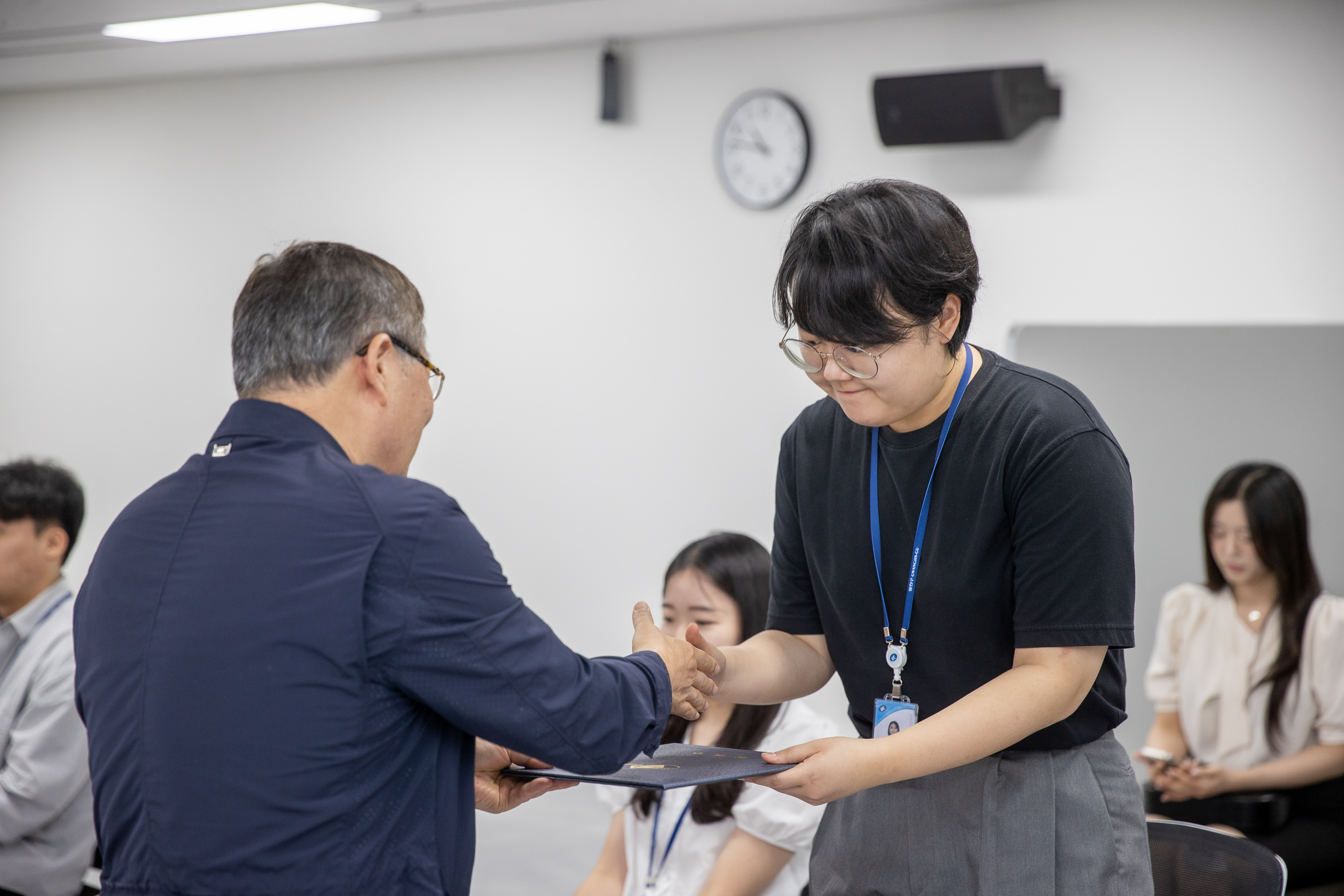 20250630-2025 하반기 정기인사 발령장 수여식 20250630-117296_L_123004.jpg