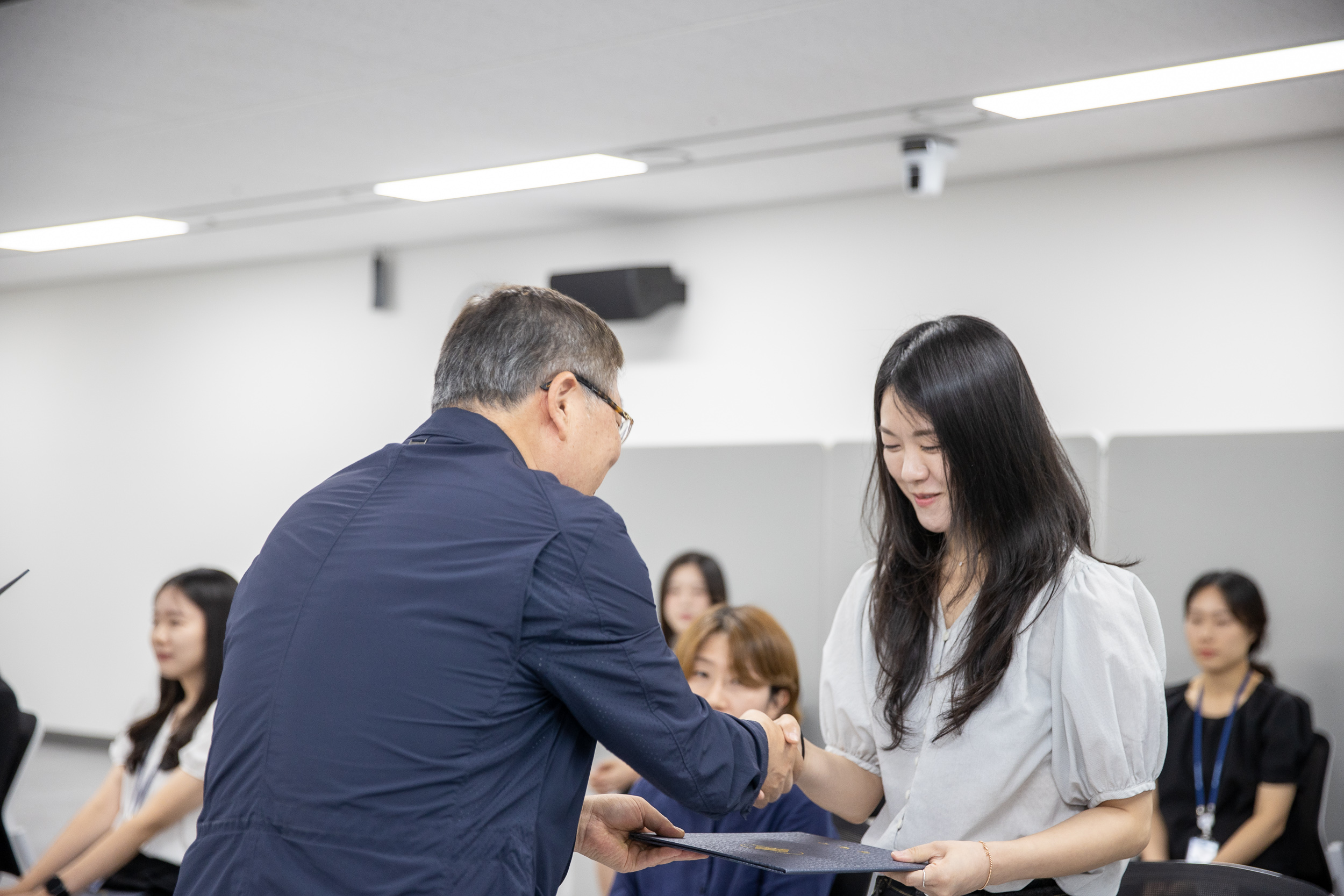 20250630-2025 하반기 정기인사 발령장 수여식 20250630-117321_L_123004.jpg