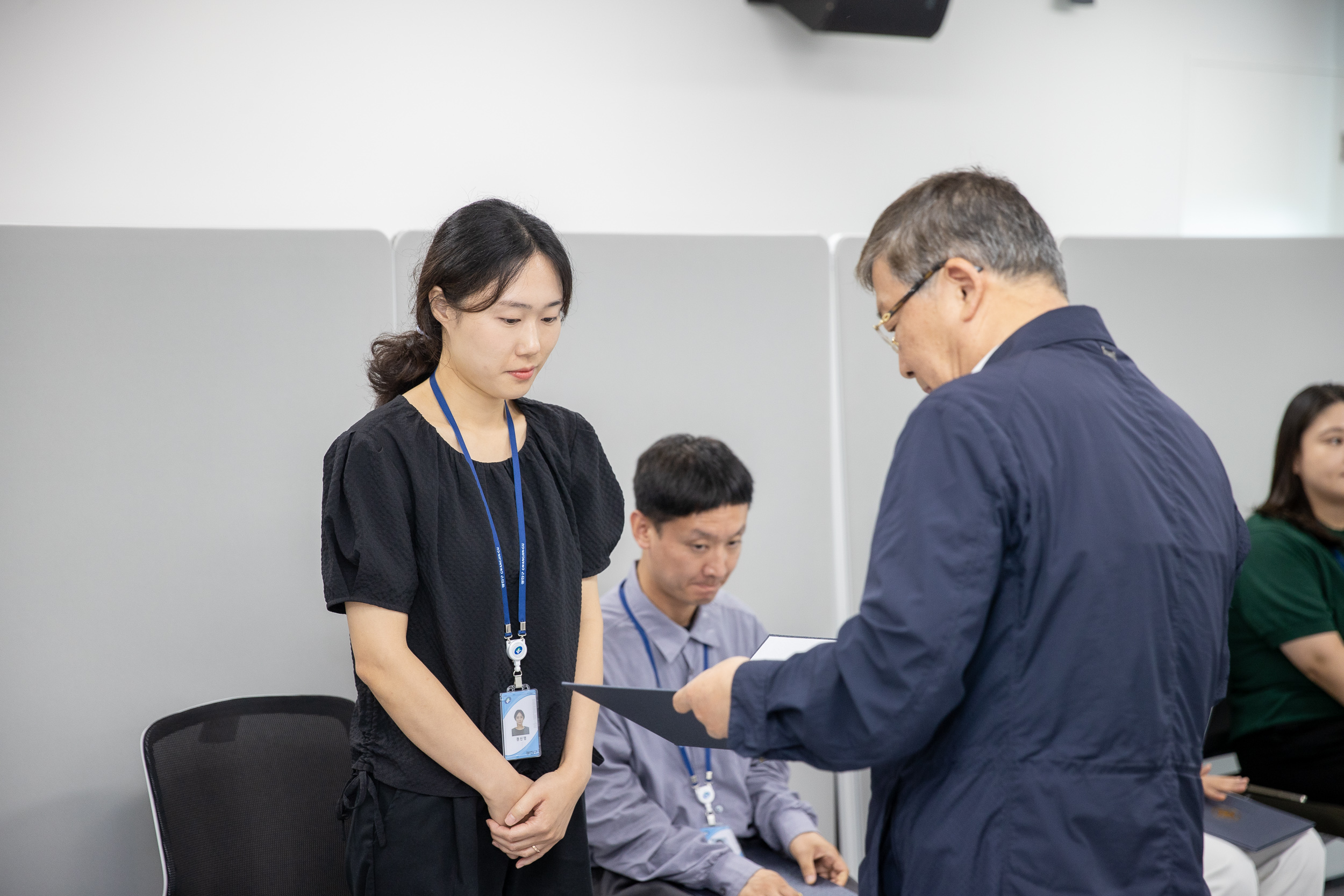 20250630-2025 하반기 정기인사 발령장 수여식 20250630-117377_L_123005.jpg