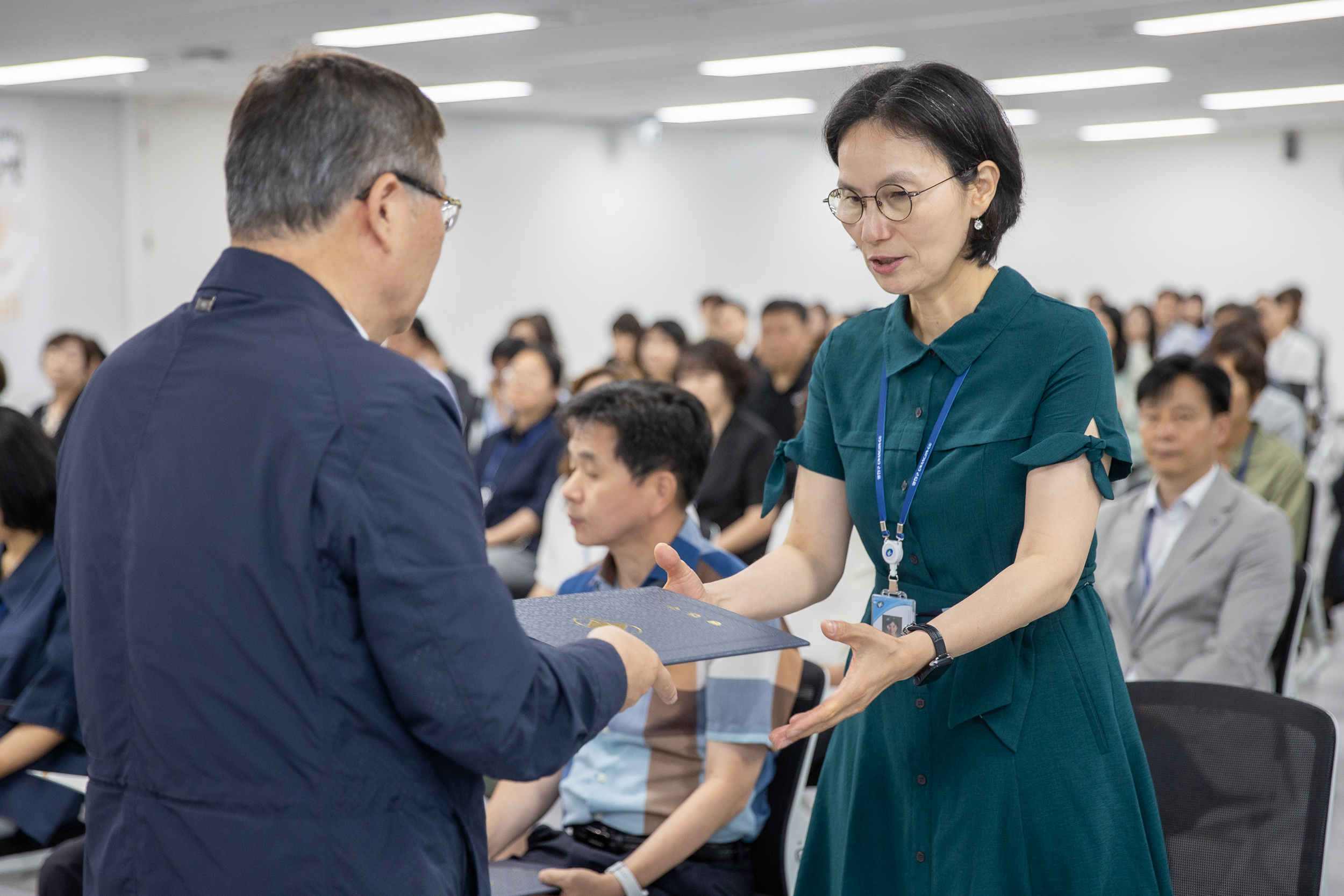20250630-2025 하반기 정기인사 발령장 수여식 20250630-116401_L_122957.jpg