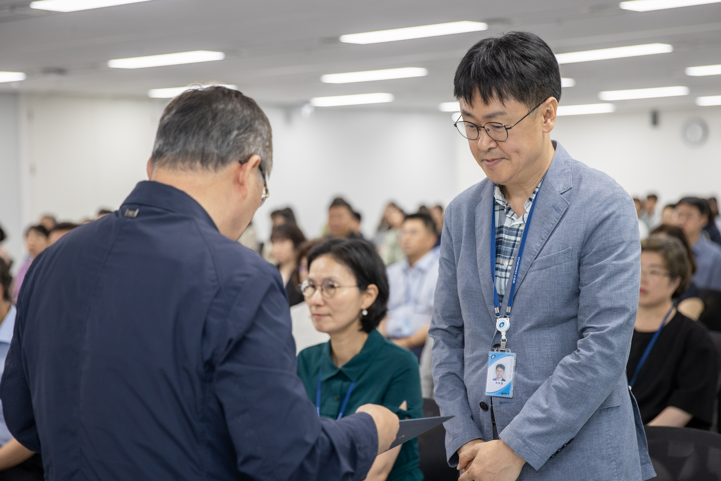 20250630-2025 하반기 정기인사 발령장 수여식 20250630-116407_L_122957.jpg