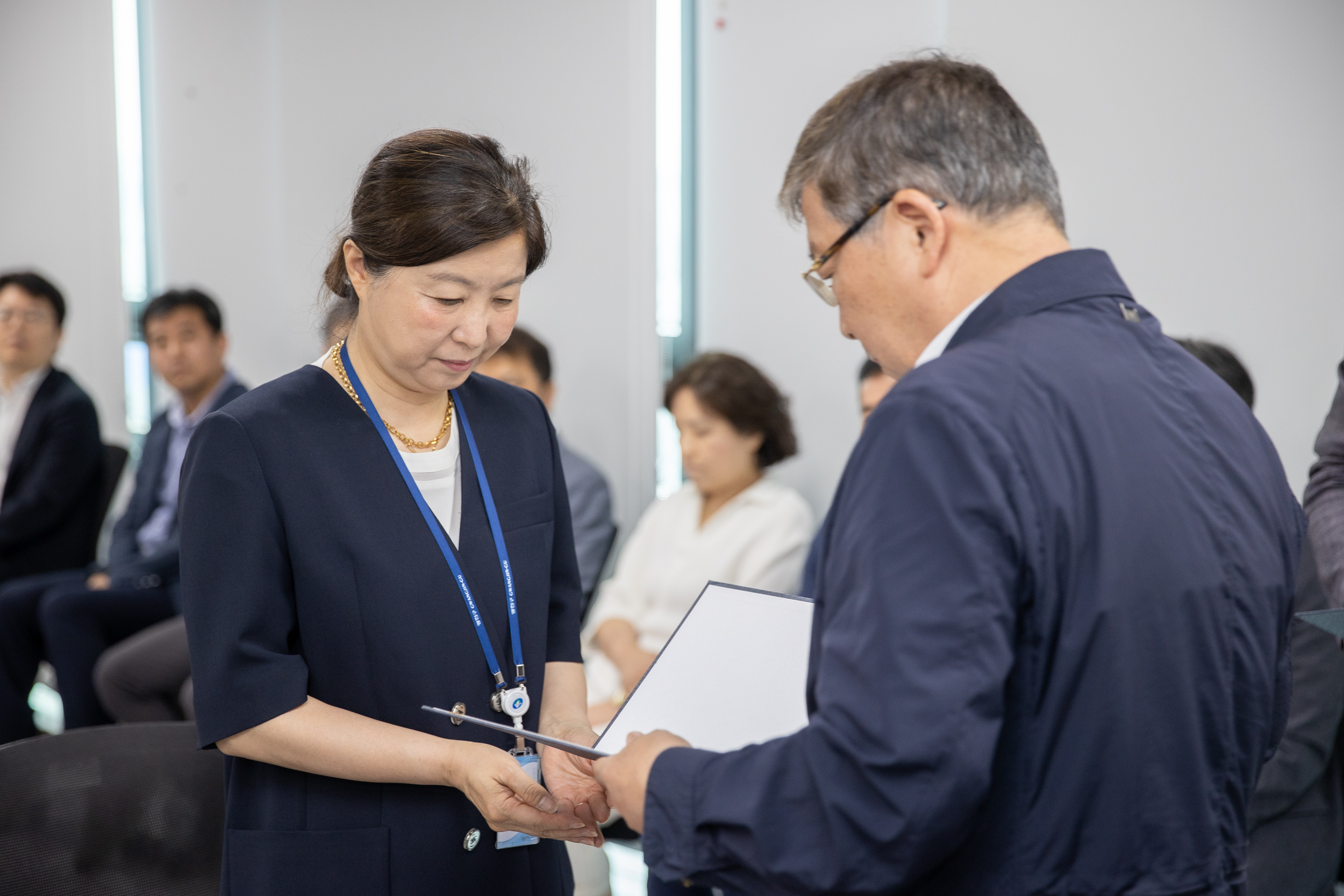 20250630-2025 하반기 정기인사 발령장 수여식 20250630-116421_L_122957.jpg