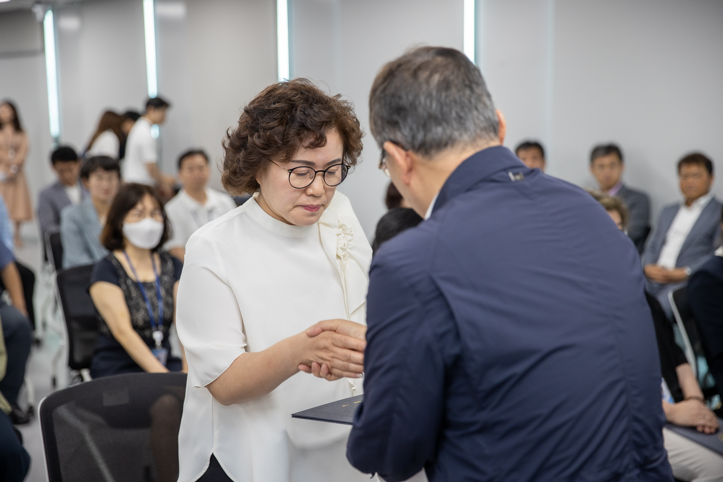 20250630-2025 하반기 정기인사 발령장 수여식 20250630-116453_L_122957.jpg