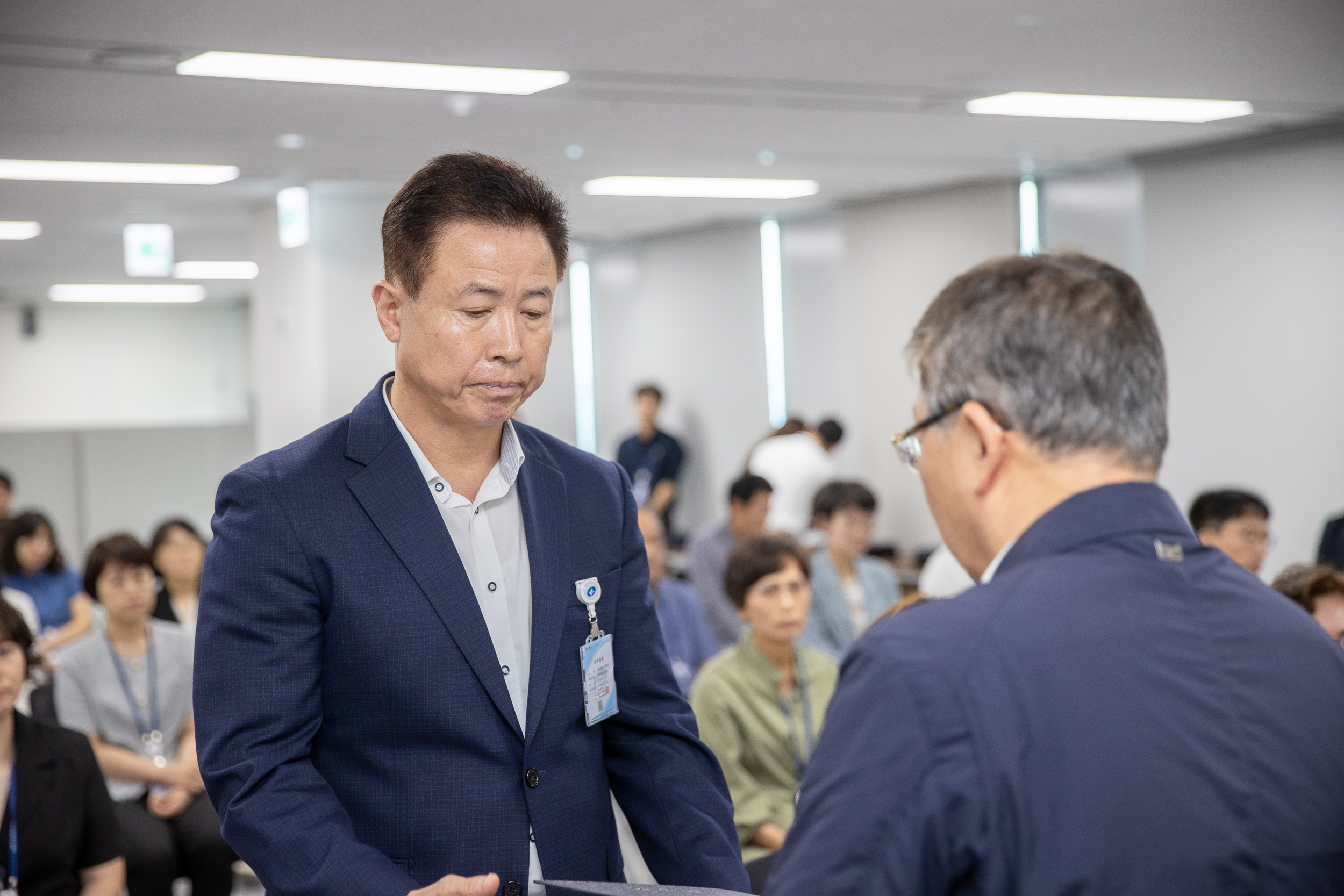 20250630-2025 하반기 정기인사 발령장 수여식 20250630-116468_L_122958.jpg