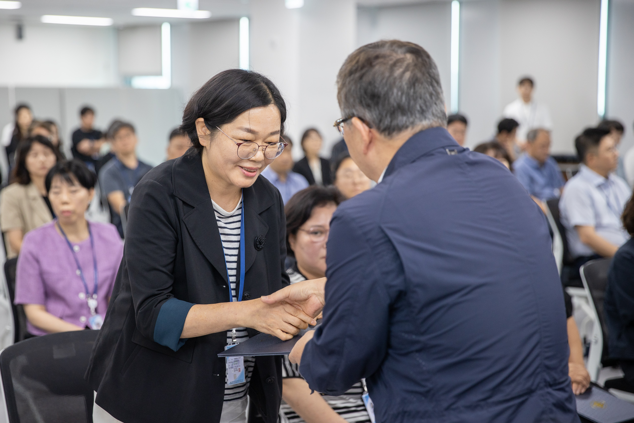 20250630-2025 하반기 정기인사 발령장 수여식 20250630-116513_L_122958.jpg