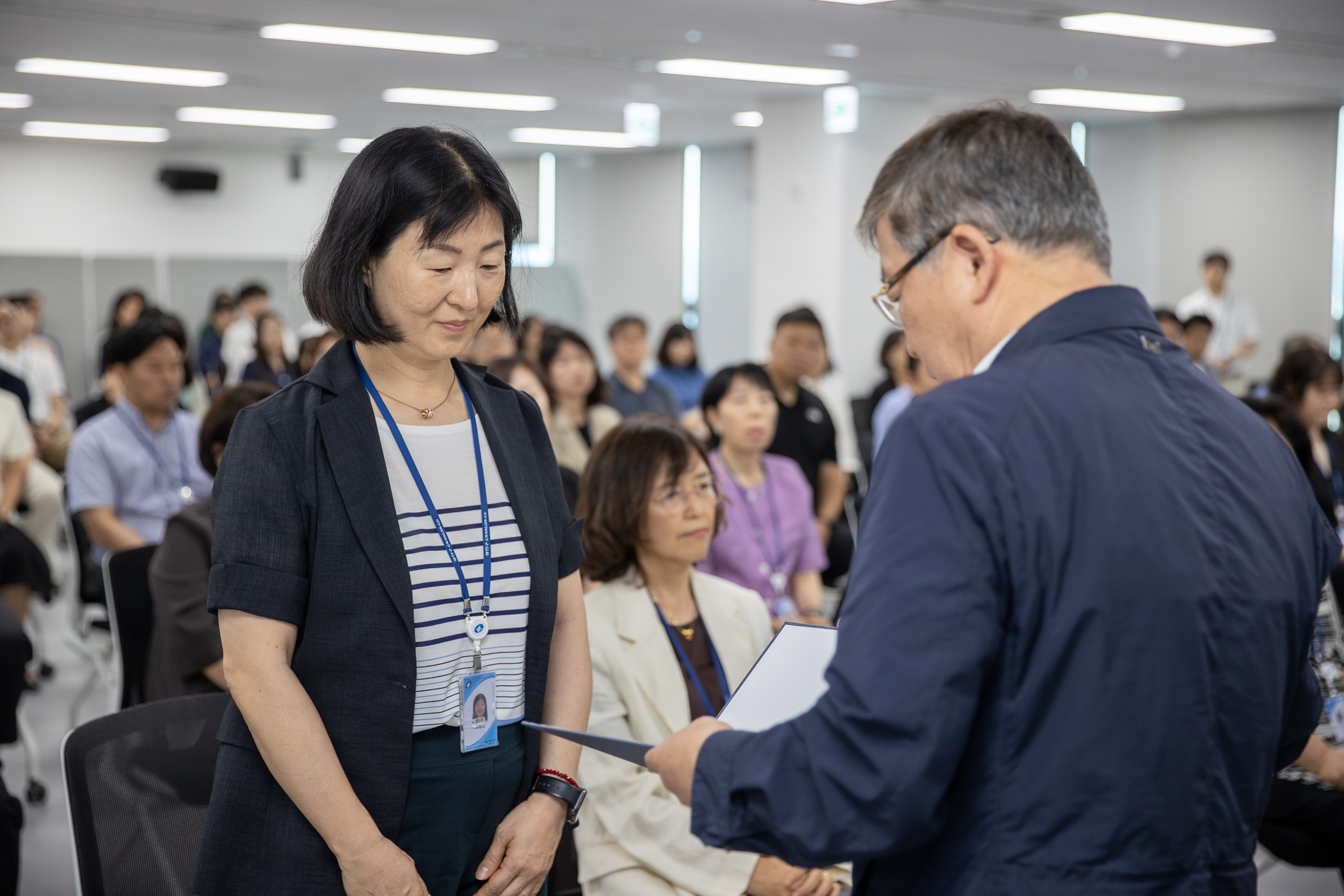 20250630-2025 하반기 정기인사 발령장 수여식 20250630-116527_L_122958.jpg