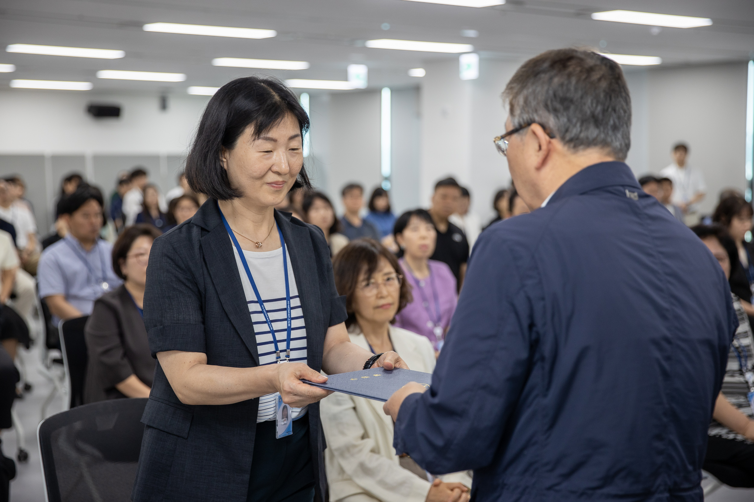 20250630-2025 하반기 정기인사 발령장 수여식 20250630-116530_L_122958.jpg