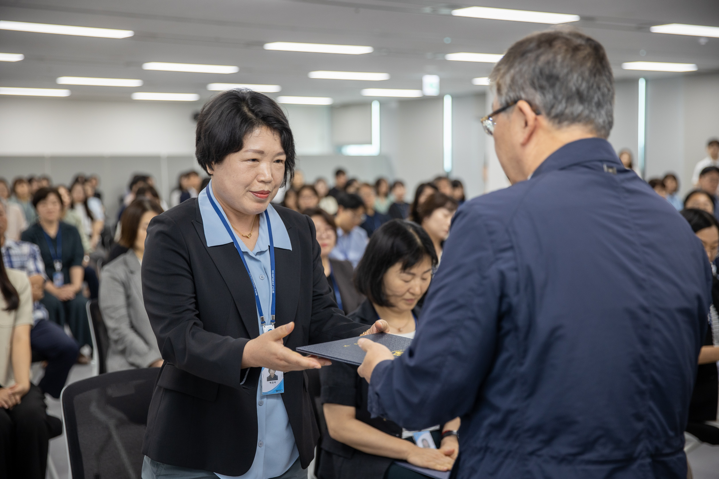 20250630-2025 하반기 정기인사 발령장 수여식 20250630-116542_L_122958.jpg