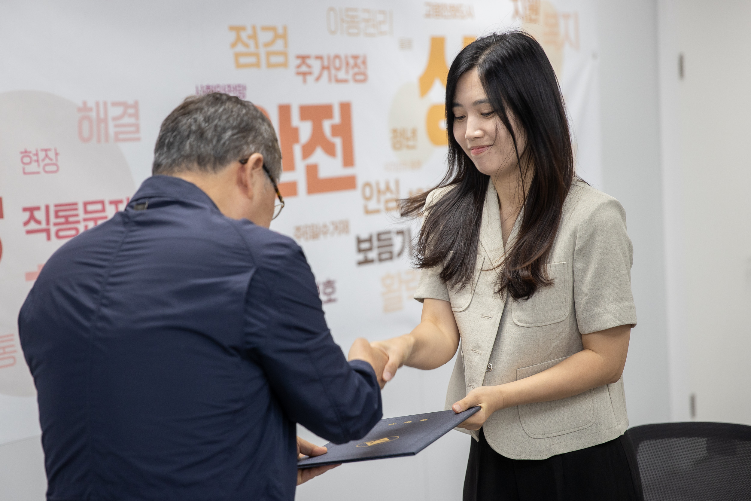 20250630-2025 하반기 정기인사 발령장 수여식 20250630-116551_L_122958.jpg