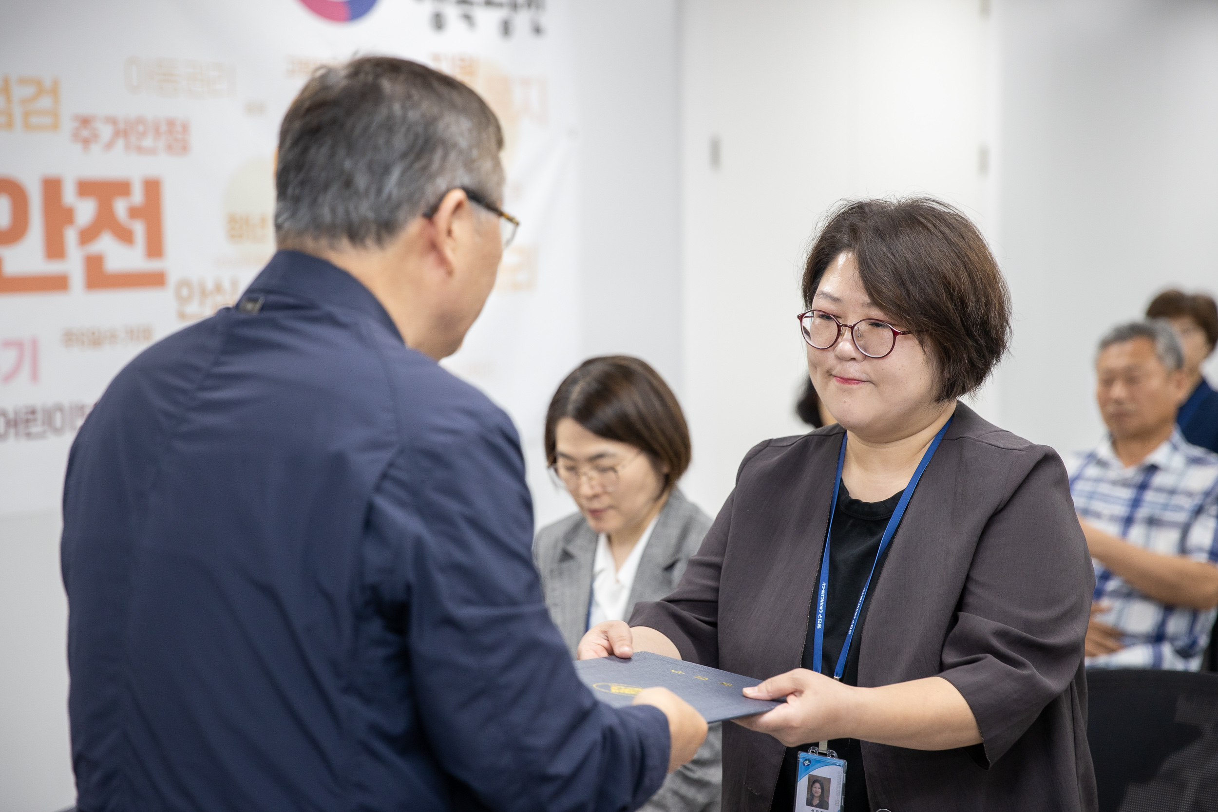 20250630-2025 하반기 정기인사 발령장 수여식 20250630-116569_L_122958.jpg