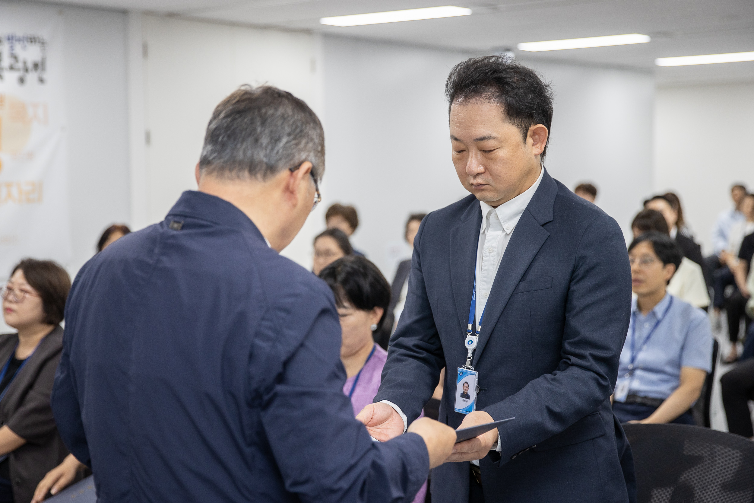 20250630-2025 하반기 정기인사 발령장 수여식 20250630-116596_L_122959.jpg