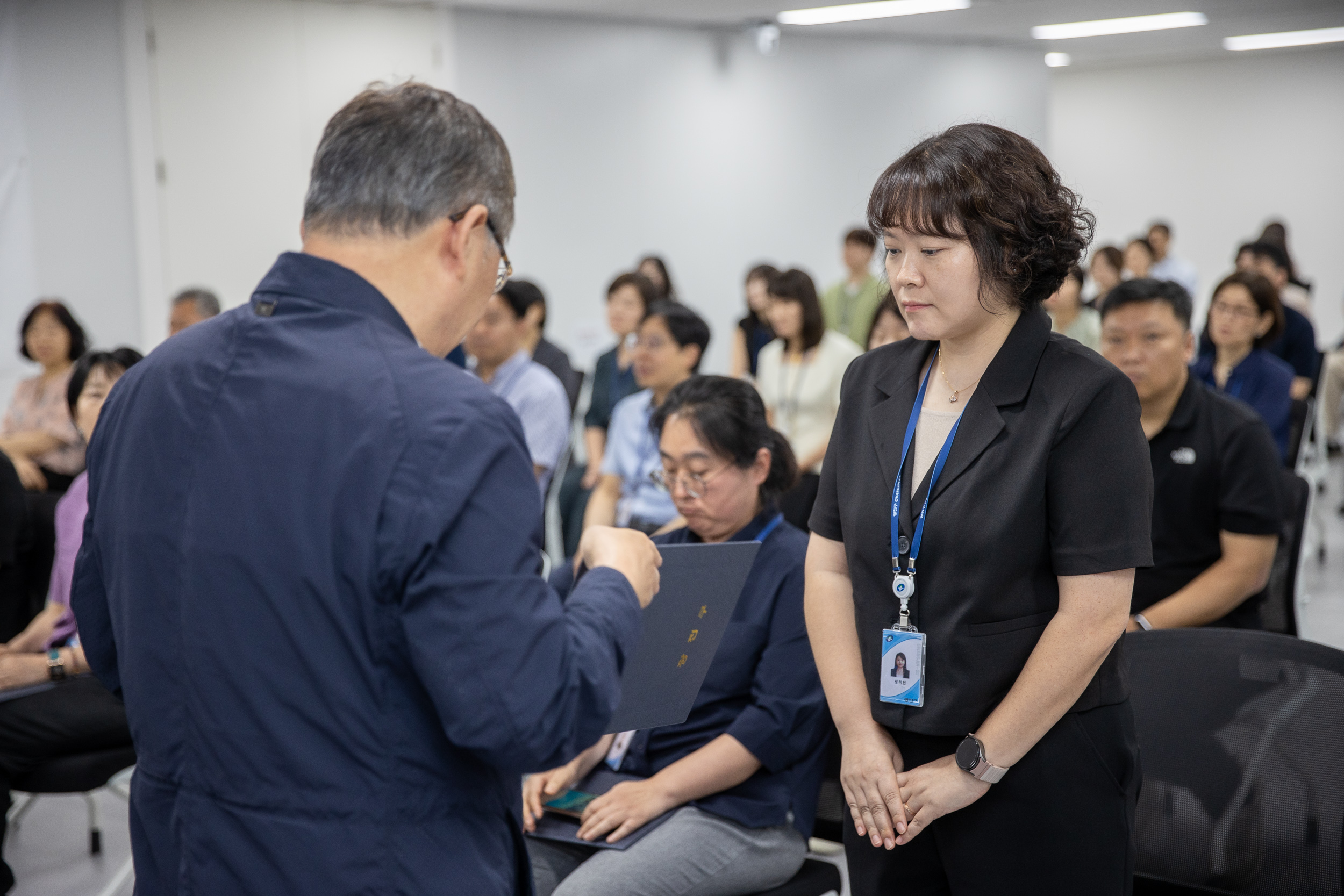 20250630-2025 하반기 정기인사 발령장 수여식 20250630-116618_L_122959.jpg