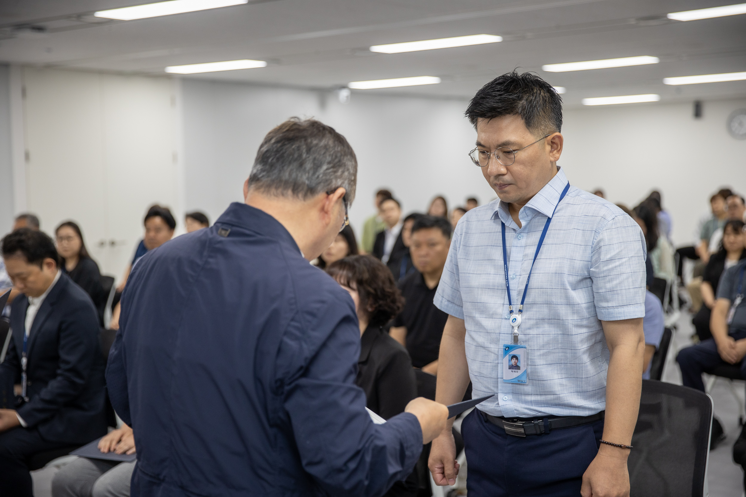 20250630-2025 하반기 정기인사 발령장 수여식 20250630-116626_L_122959.jpg
