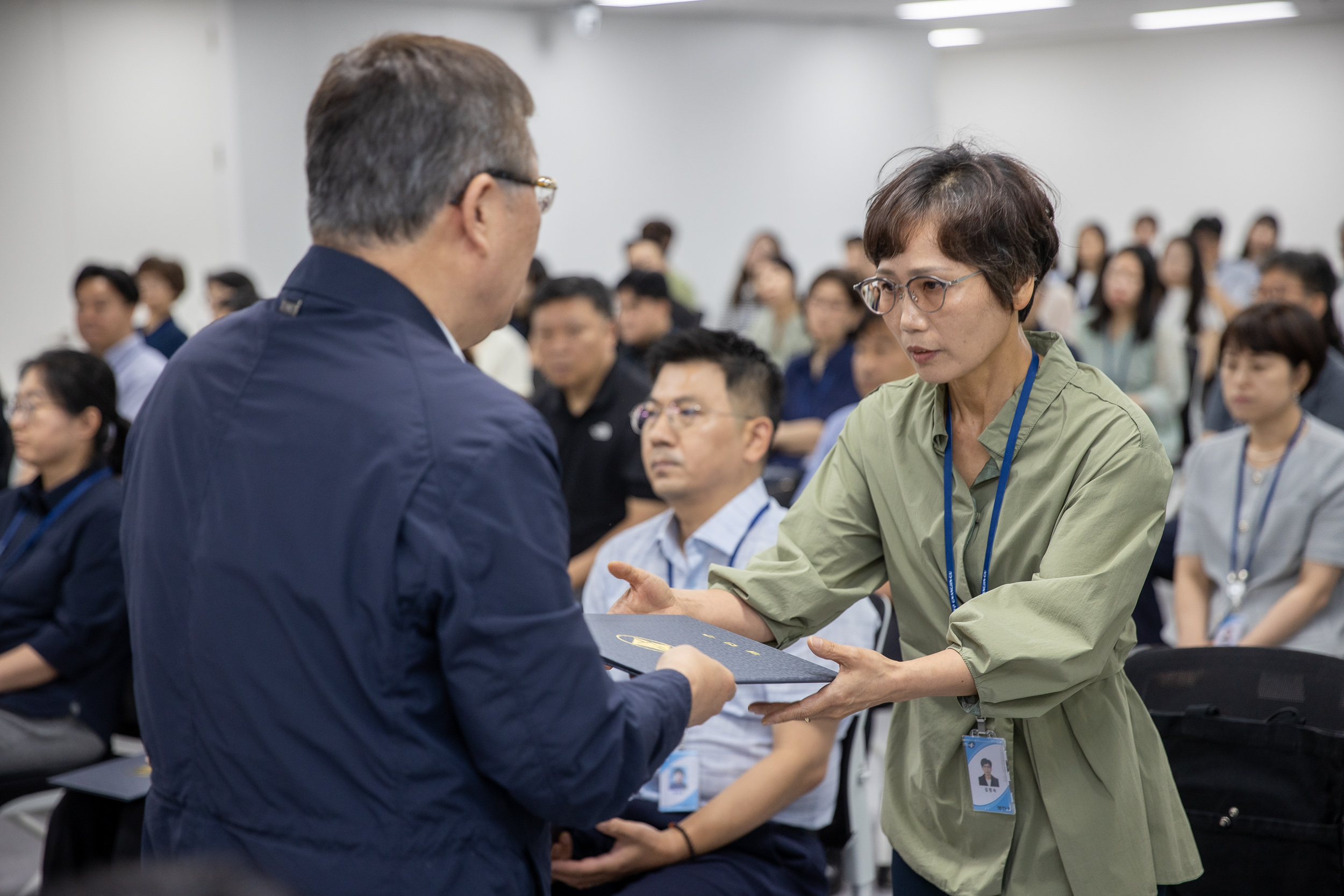 20250630-2025 하반기 정기인사 발령장 수여식 20250630-116638_L_122959.jpg