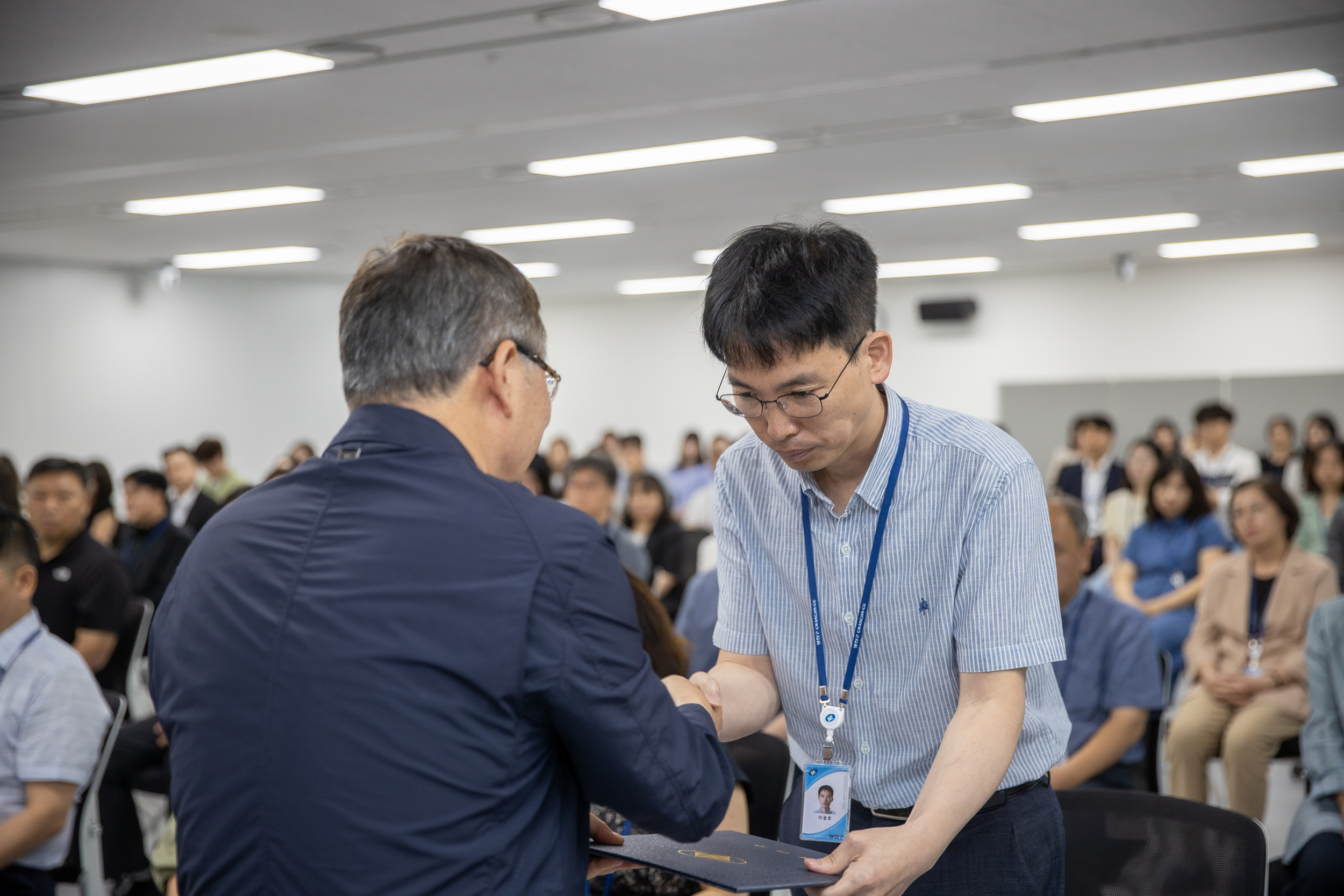 20250630-2025 하반기 정기인사 발령장 수여식 20250630-116658_L_122959.jpg