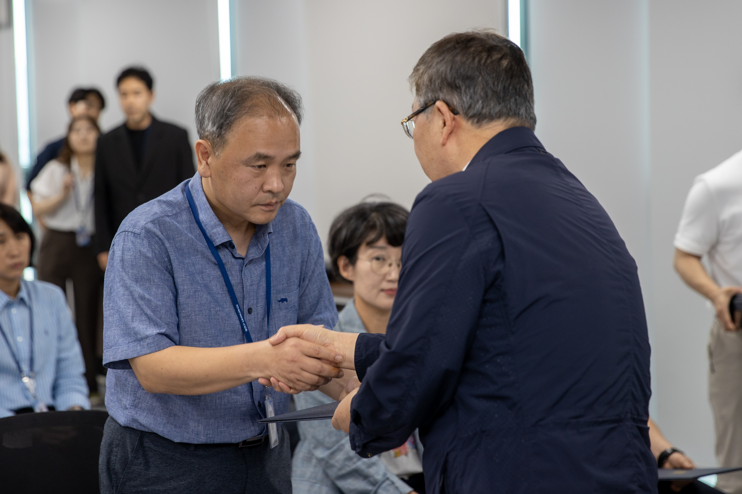 20250630-2025 하반기 정기인사 발령장 수여식 20250630-116694_L_122959.jpg