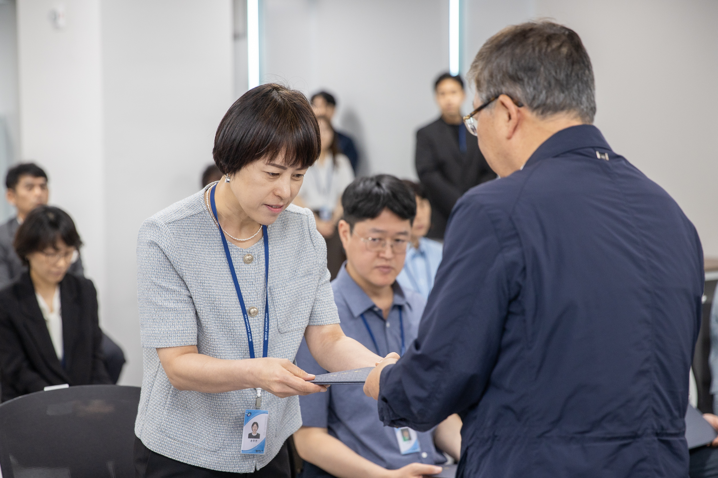 20250630-2025 하반기 정기인사 발령장 수여식 20250630-116708_L_122959.jpg