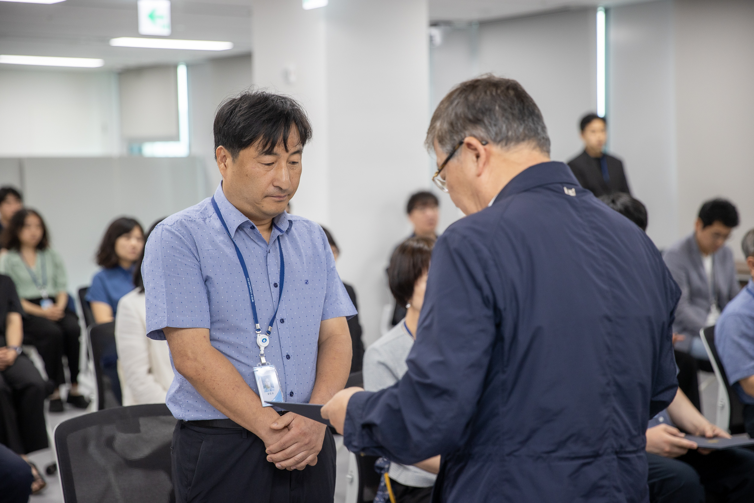 20250630-2025 하반기 정기인사 발령장 수여식 20250630-116713_L_122959.jpg