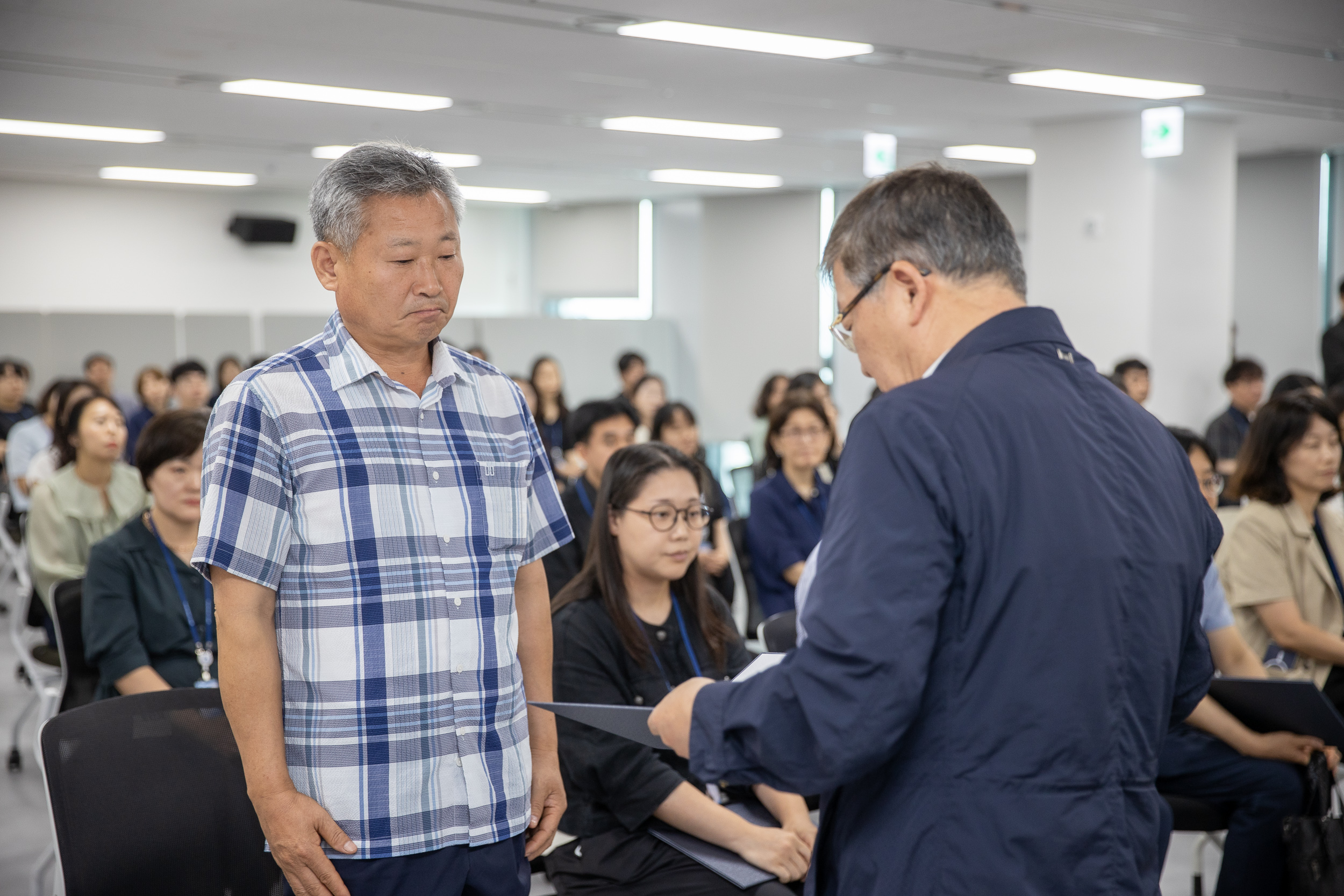 20250630-2025 하반기 정기인사 발령장 수여식 20250630-116774_L_123000.jpg