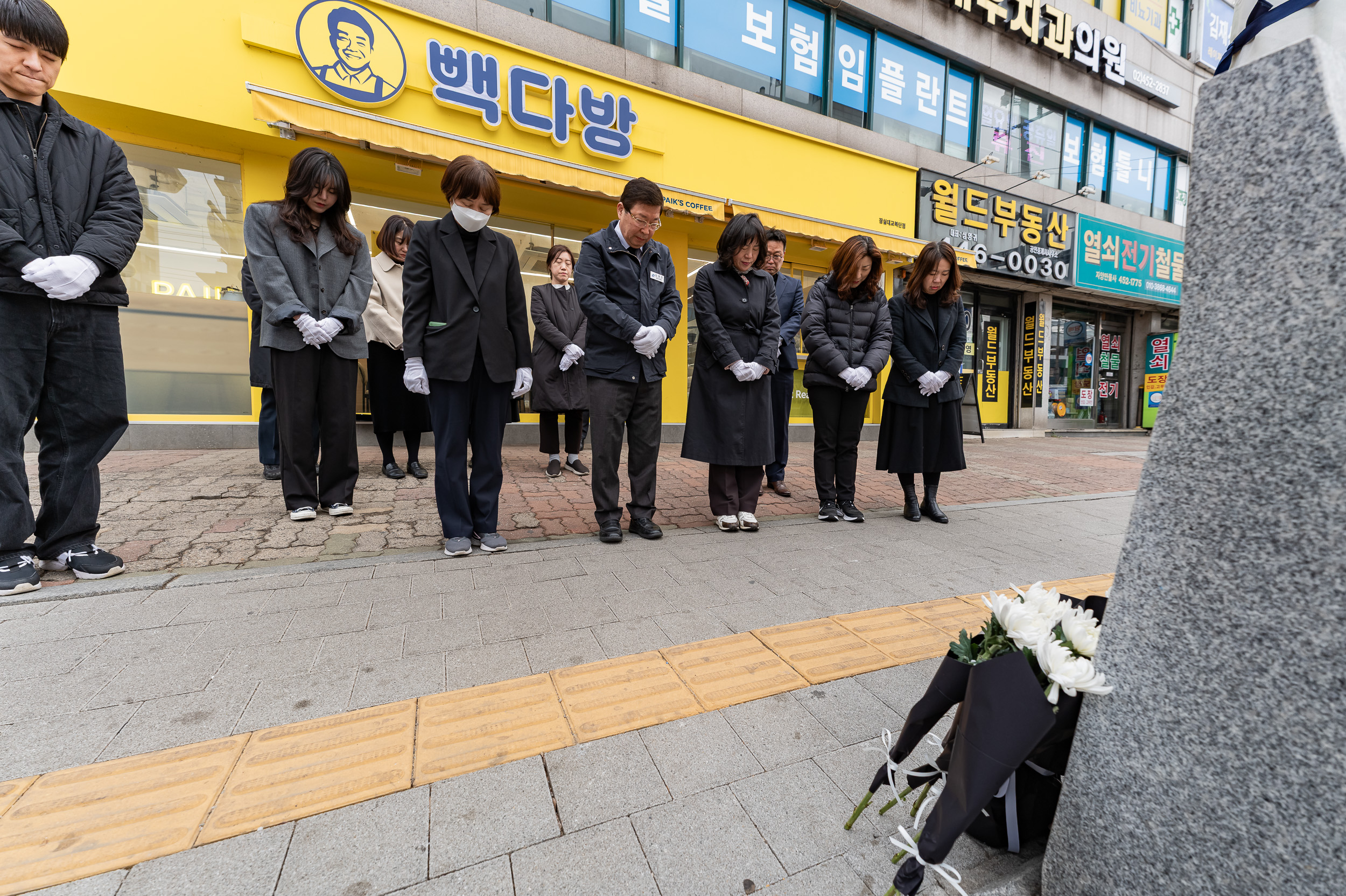 20250328-의사자 예우를 위한 헌화 20250328-38381_L_084722.jpg