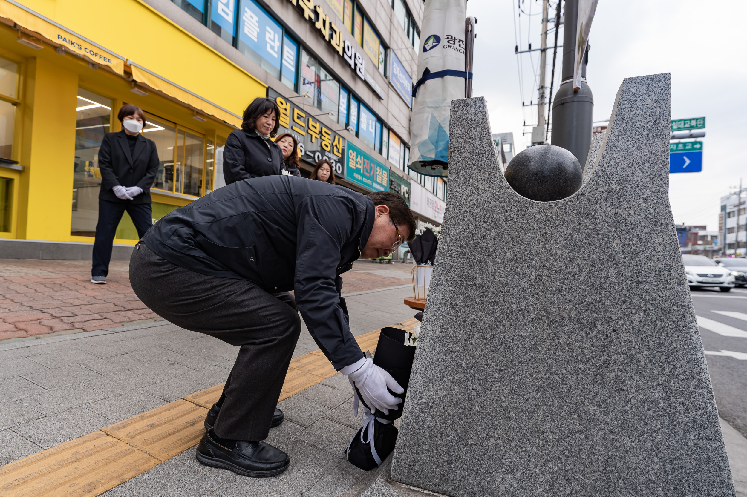 20250328-의사자 예우를 위한 헌화 20250328-38318_L_084721.jpg