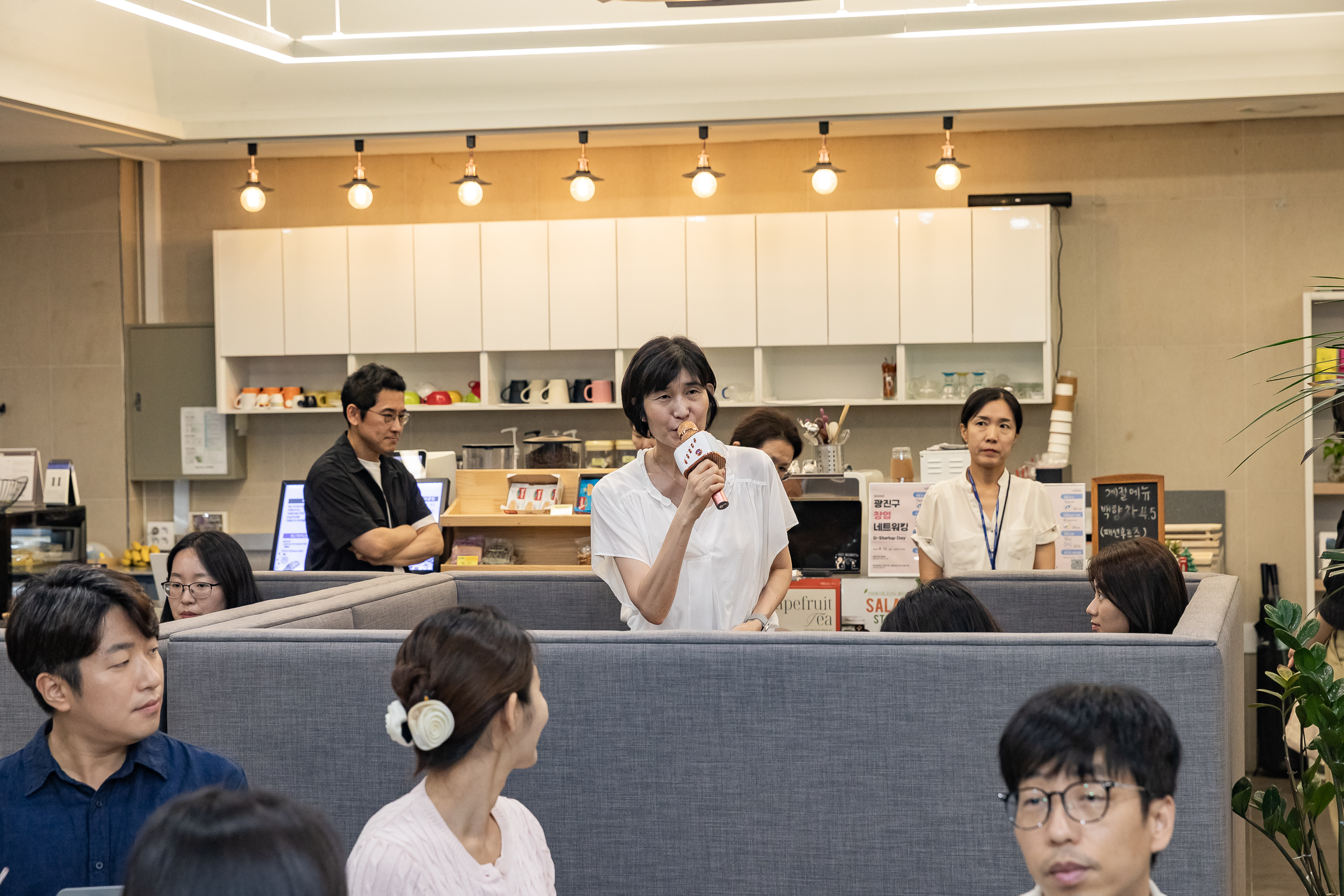 20250828-광진경제허브센터 입주기업 구정 연계사업 지역경제 기여 로봇 기부 전달식 20250828-11302_L_085720.jpg