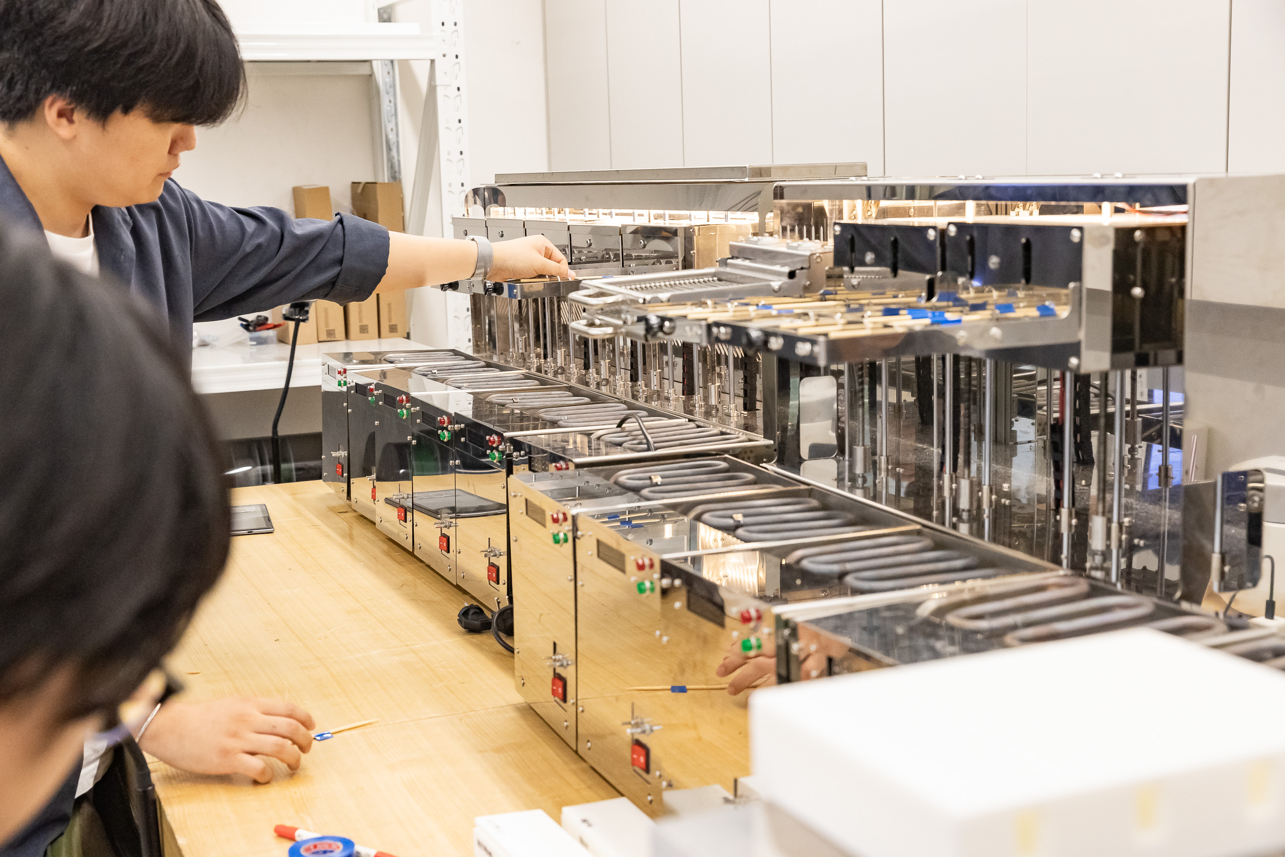 20250828-광진경제허브센터 입주기업 구정 연계사업 지역경제 기여 로봇 기부 전달식