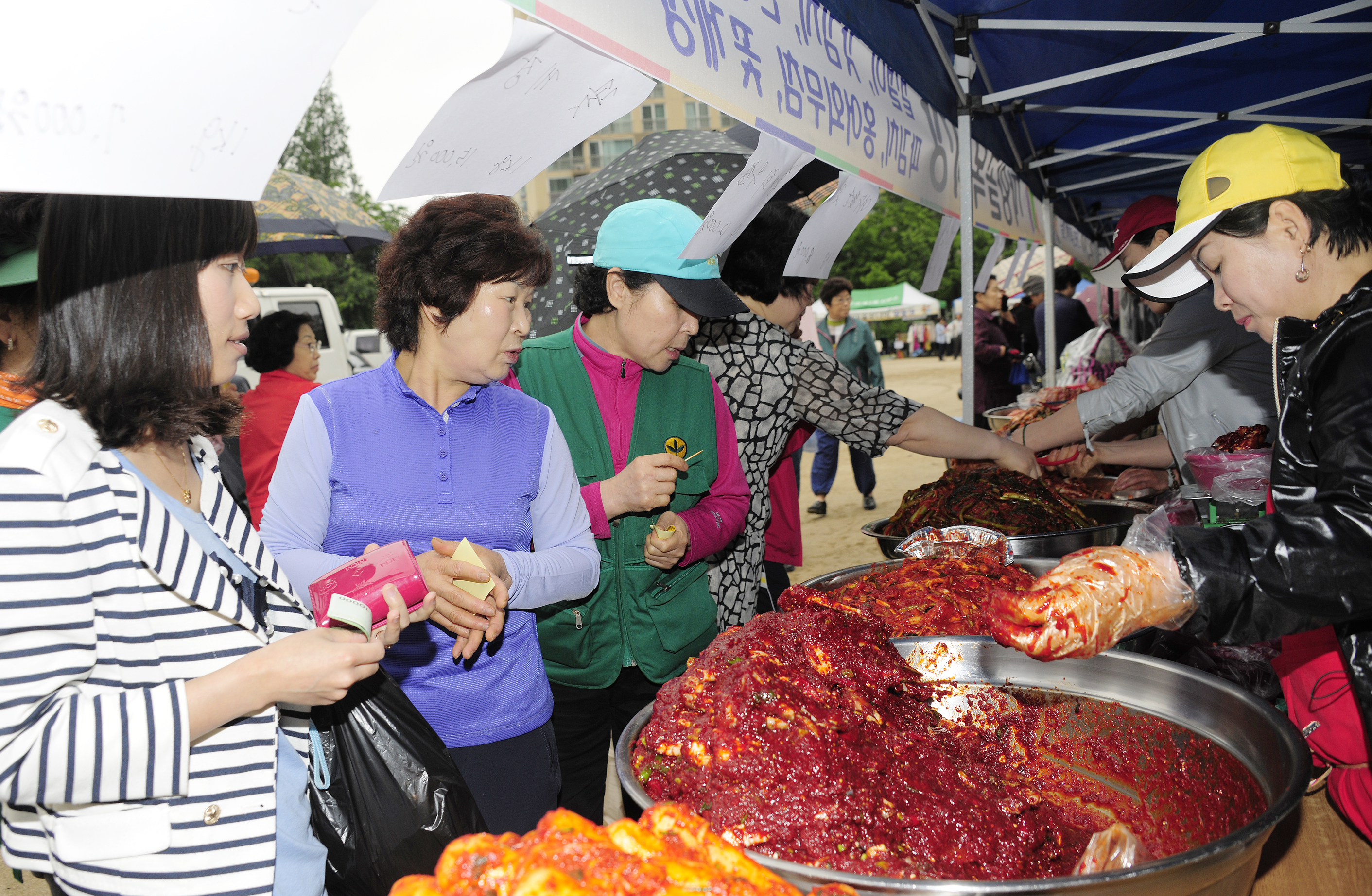 20110520-농수특산물 직거래장터 및 알뜰장 개설 34598.JPG