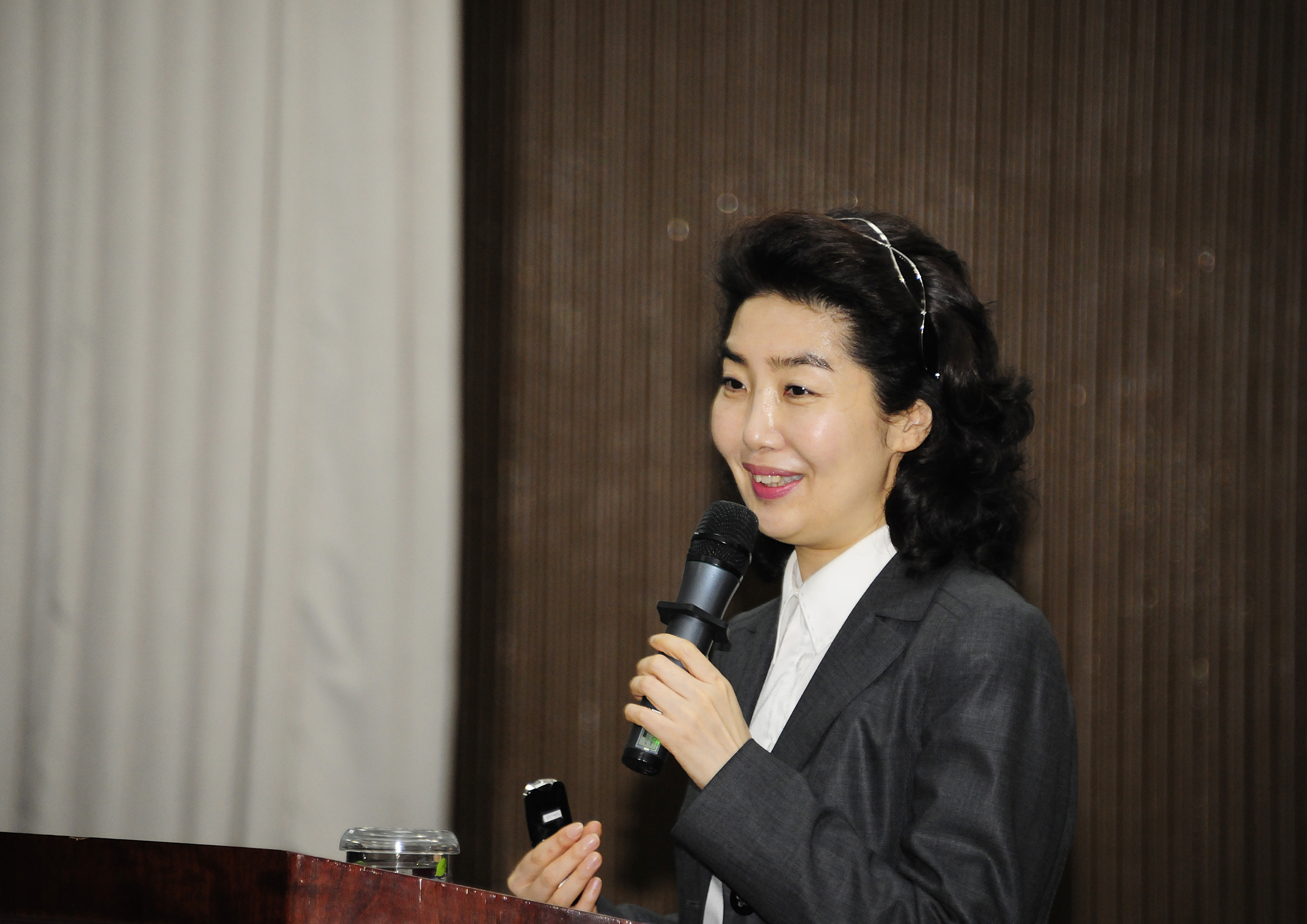 20111201-2011 광나루 아카데미 -강사 여에스더 및 후원금 전달 44001.JPG