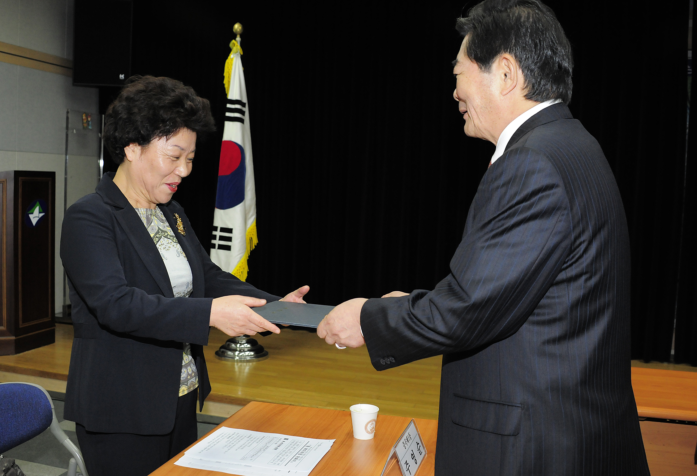 20111018-제2기 광진구 복지위원 위촉식 41744.JPG