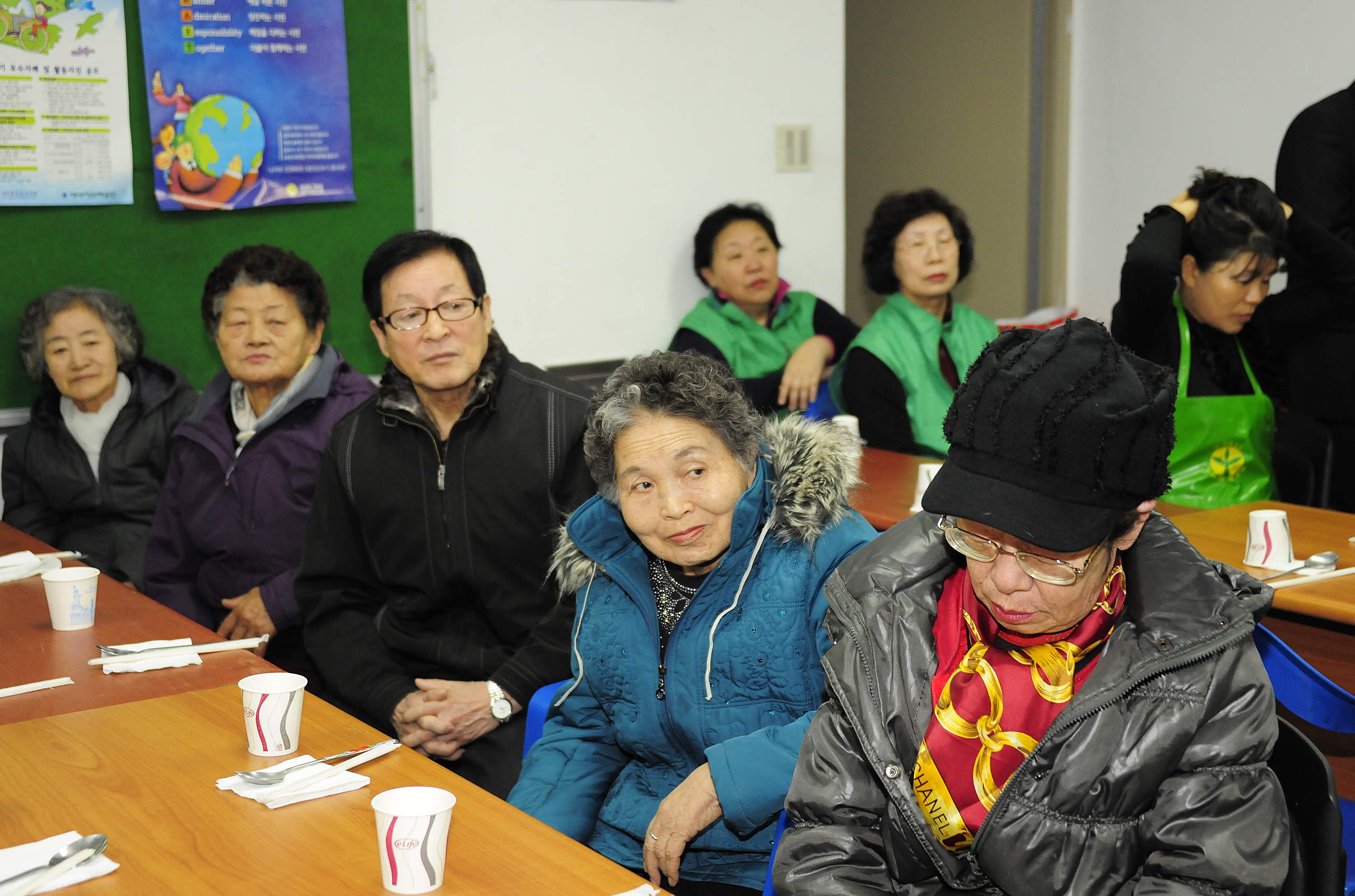 20111207-새마을 부녀회 사랑의 목도리 전달 44831.JPG