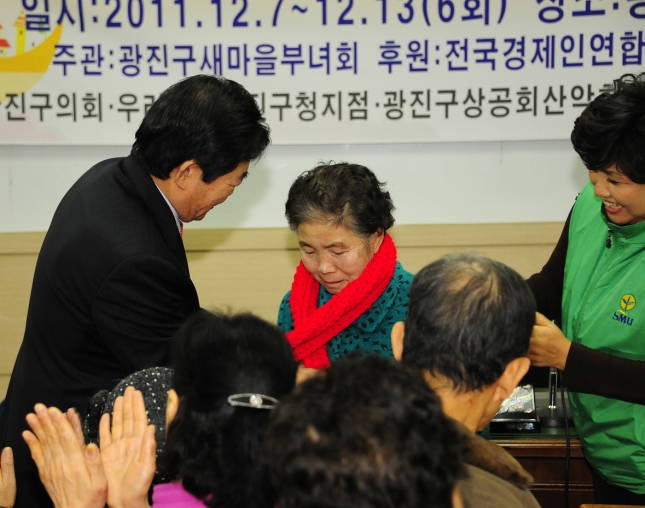 20111207-새마을 부녀회 사랑의 목도리 전달 44846.JPG