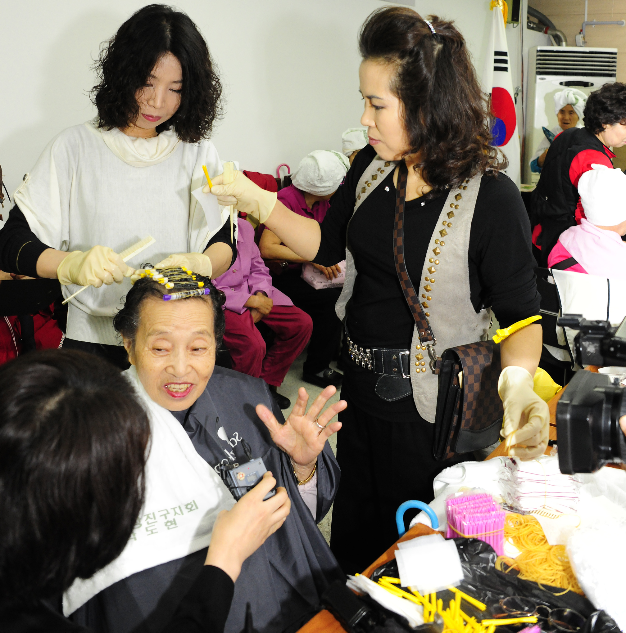 20110511-새마을부녀회 관내 어르신 미용봉사 33378.JPG
